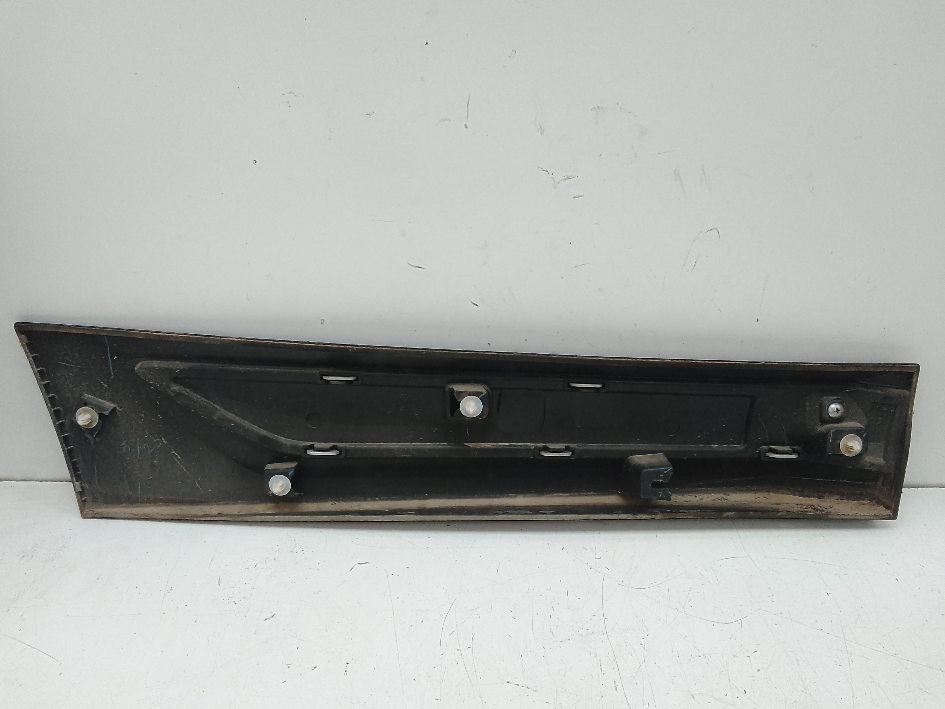 Moldura puerta trasera  izquierda mitsubishi outlander (gf0/gg0)(2012->)