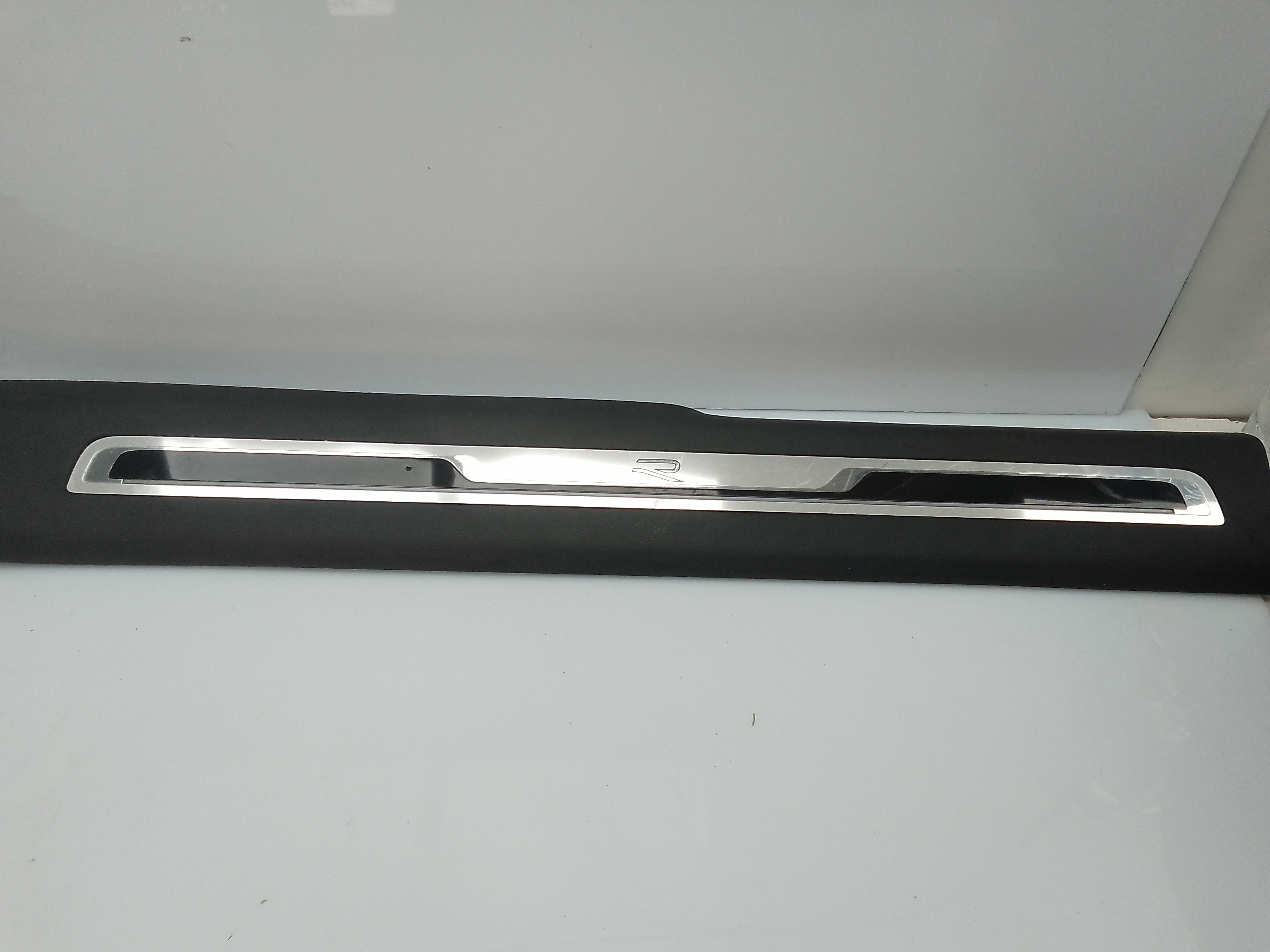 Moldura bajo puerta volkswagen tiguan (ax1)(07.2020->)