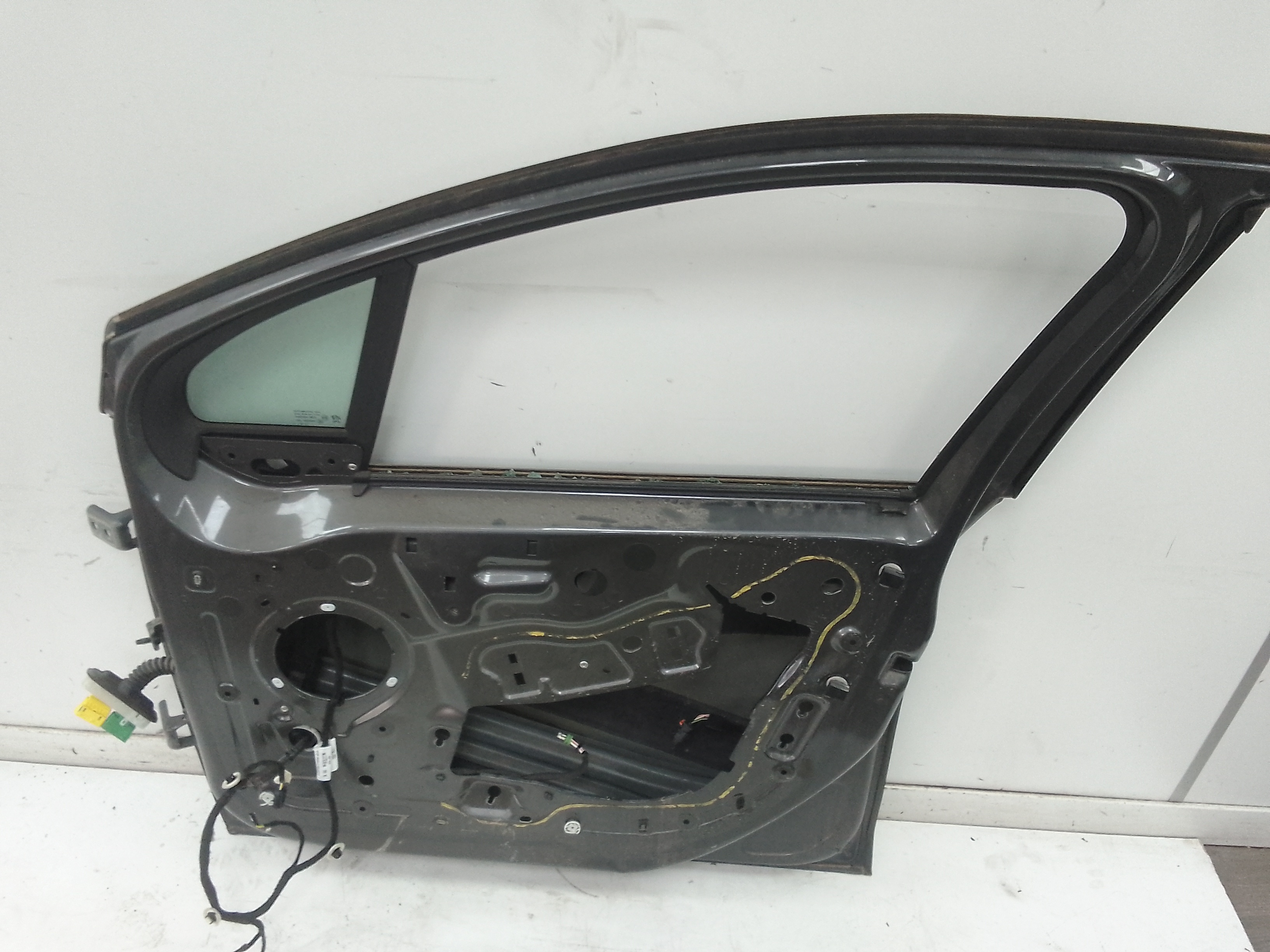 Puerta delantera derecha peugeot 208 (01.2012->)