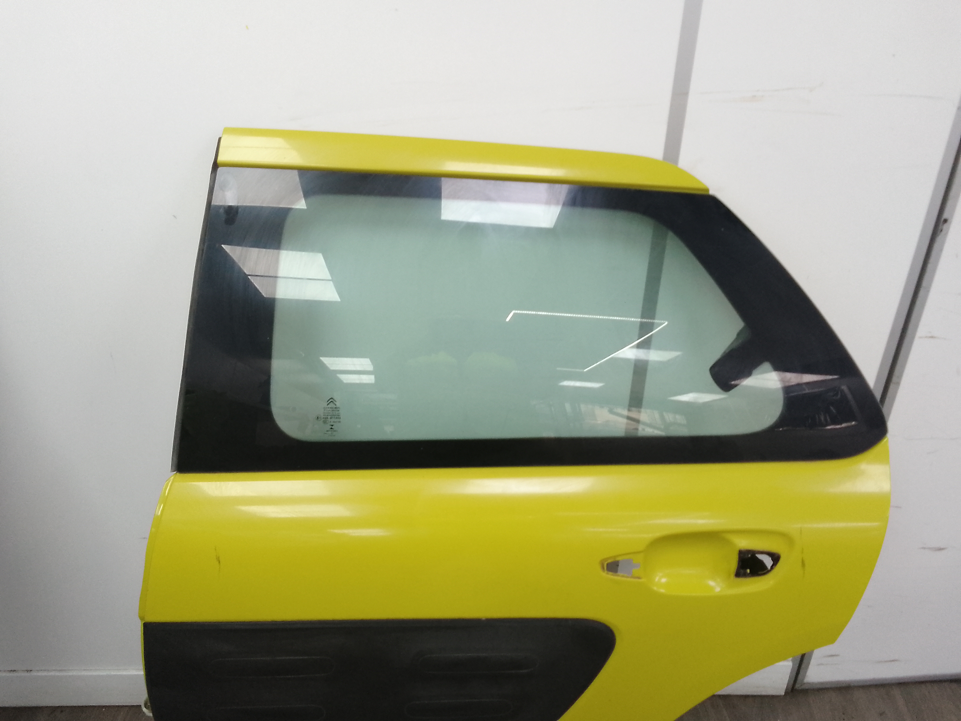 Puerta trasera izquierda citroen c4 cactus (2014->)