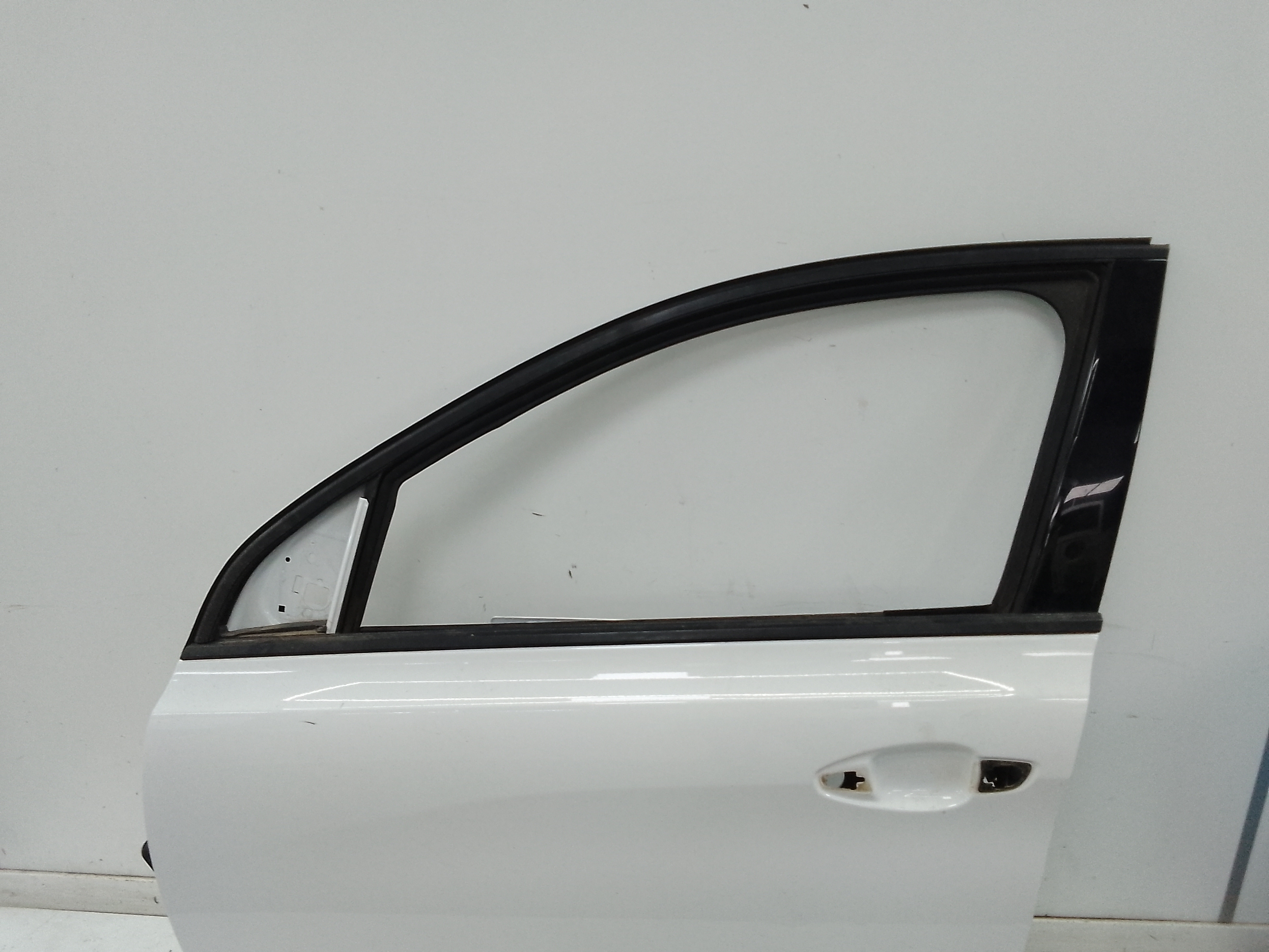 Puerta delantera izquierda peugeot 208 (01.2012->)