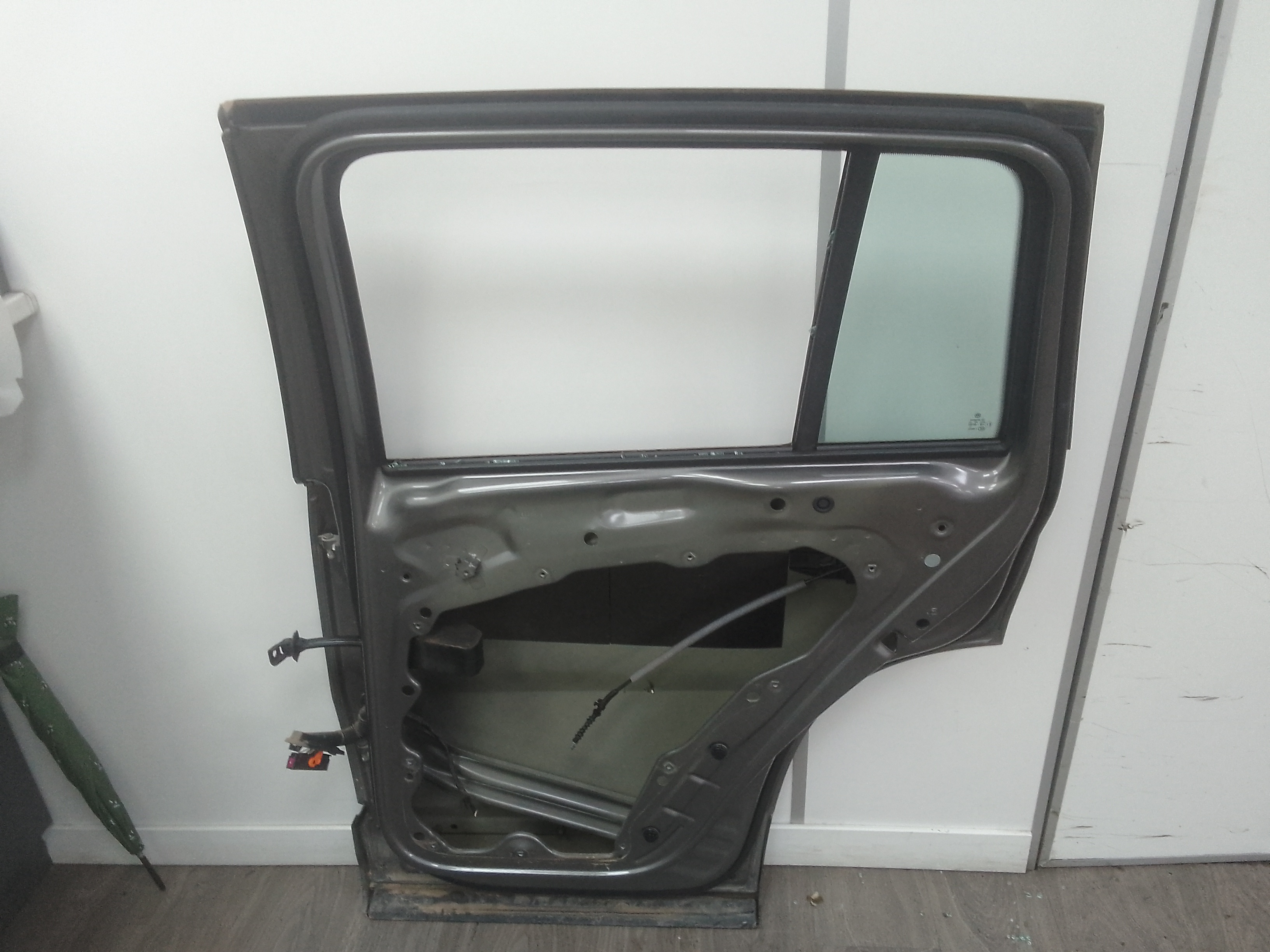 Puerta trasera derecha volkswagen tiguan (5n1)(11.2007->)