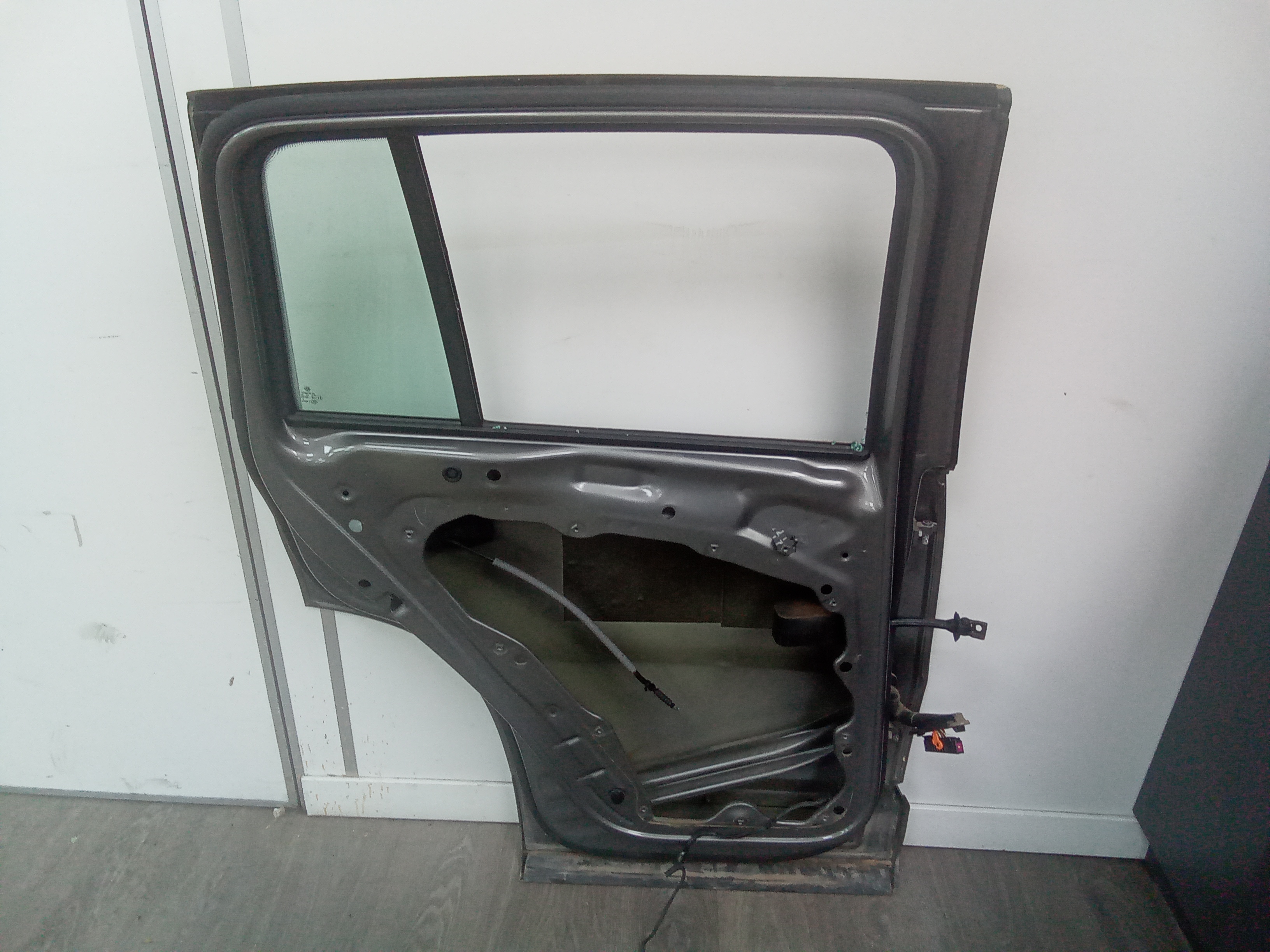 Puerta trasera izquierda volkswagen tiguan (5n1)(11.2007->)