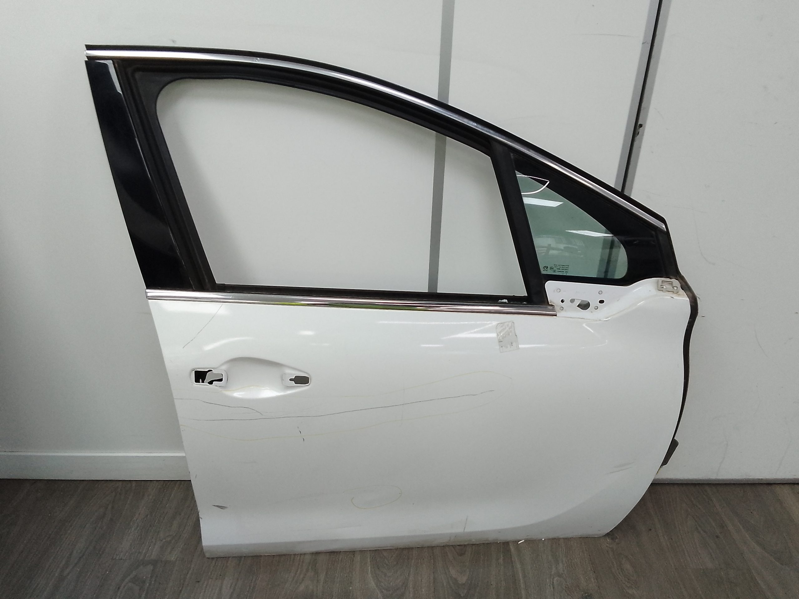 Puerta delantera derecha peugeot 208 (01.2012->)