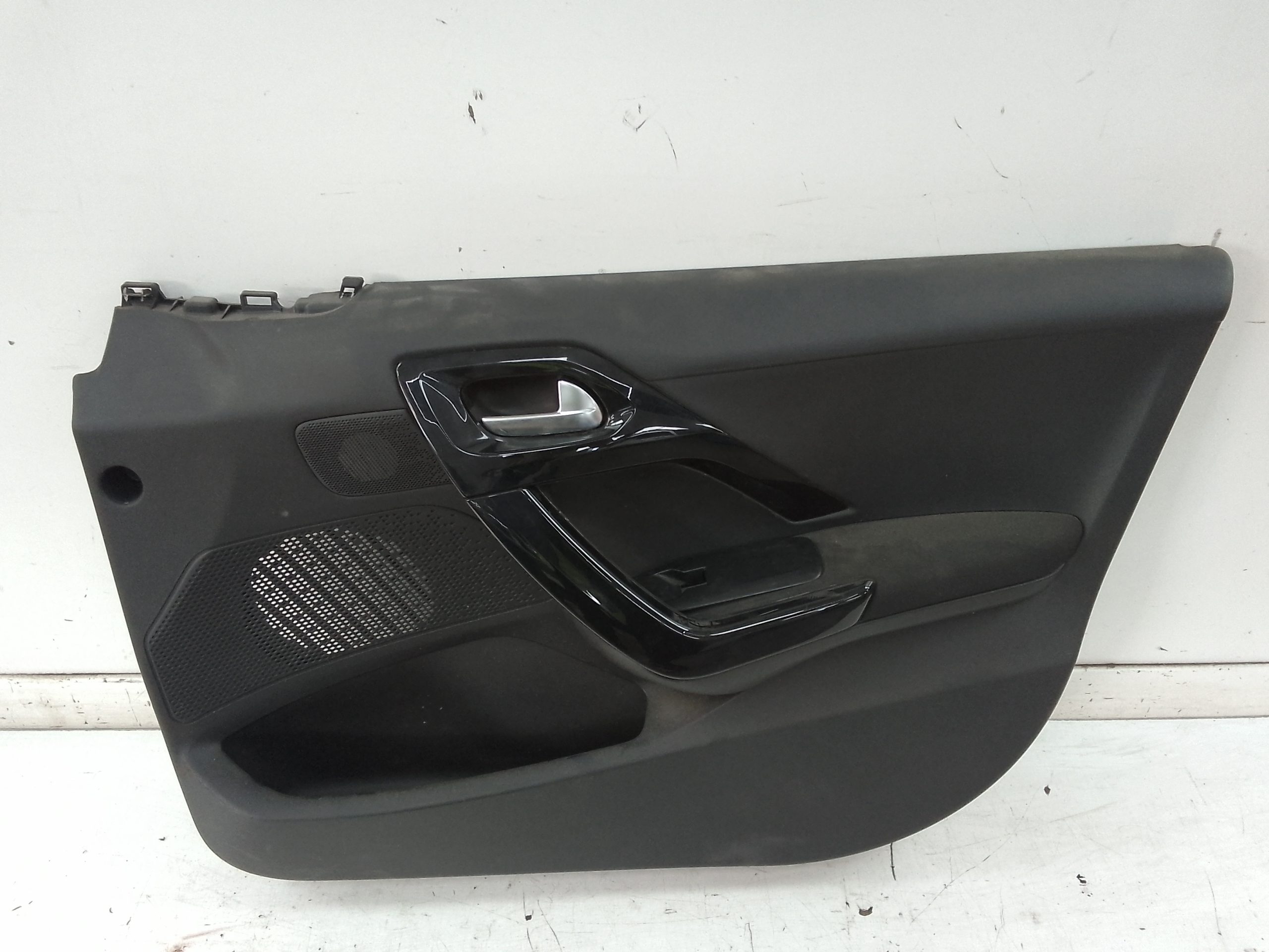 Guarnecido puerta delantera derecha peugeot 208 (01.2012->)