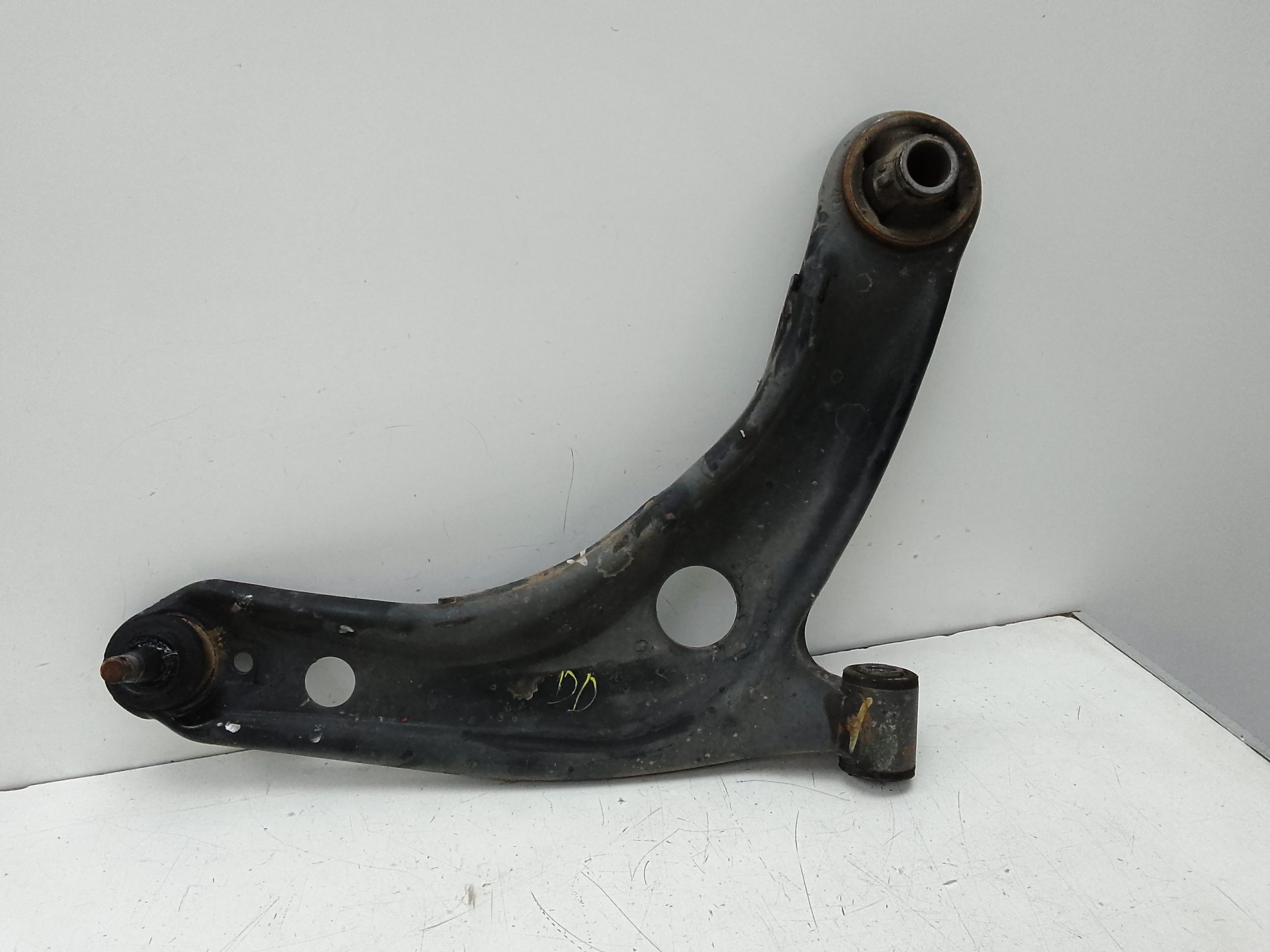 Brazo suspension inferior delantero derecho toyota yaris (p13)(2014->)