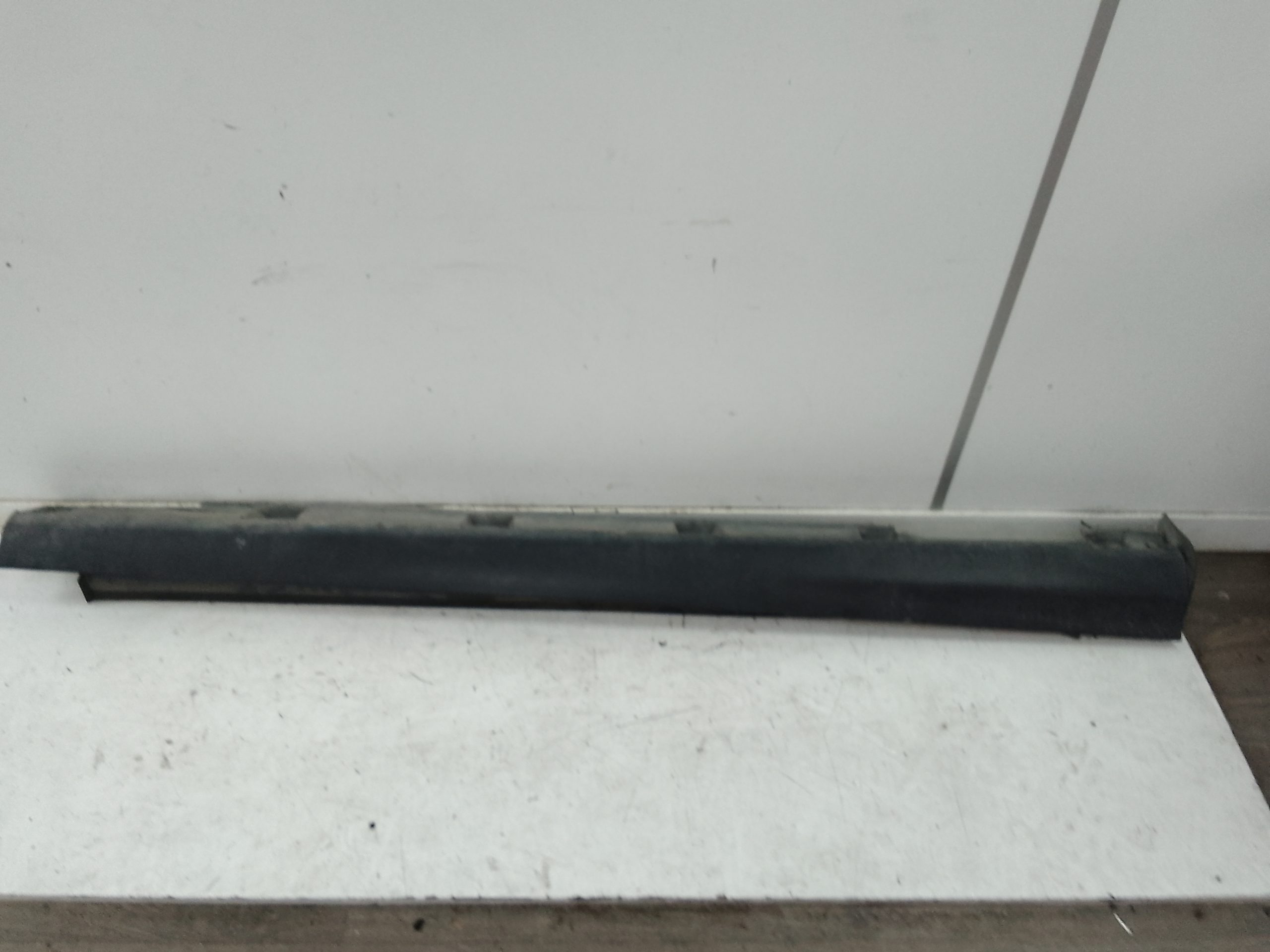 Spoiler talonera derecha ford focus berlina (cb8)(2010->)