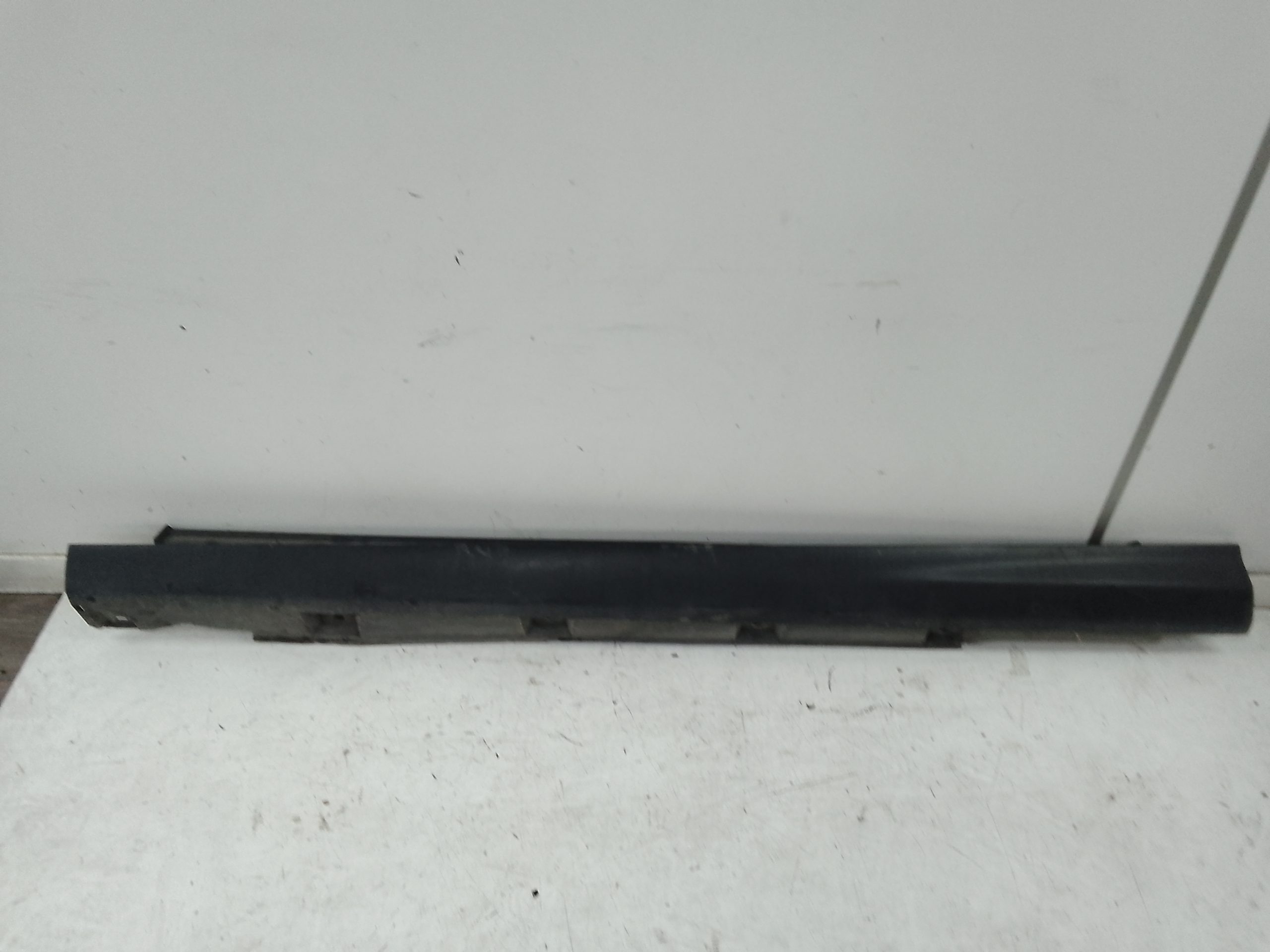 Spoiler talonera izquierda ford focus berlina (cb8)(2010->)