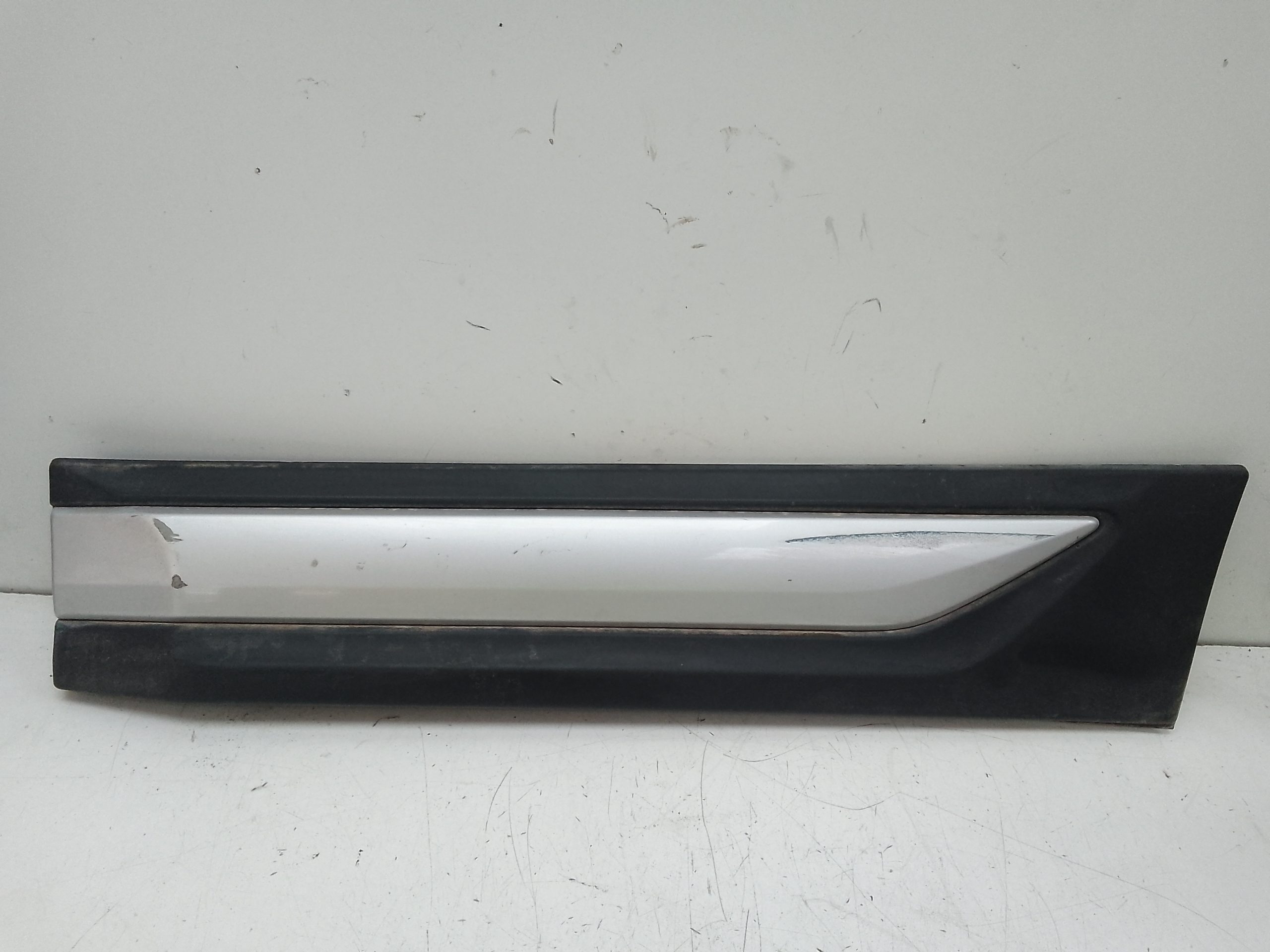 Moldura puerta trasera  izquierda mitsubishi outlander (gf0/gg0)(2012->)