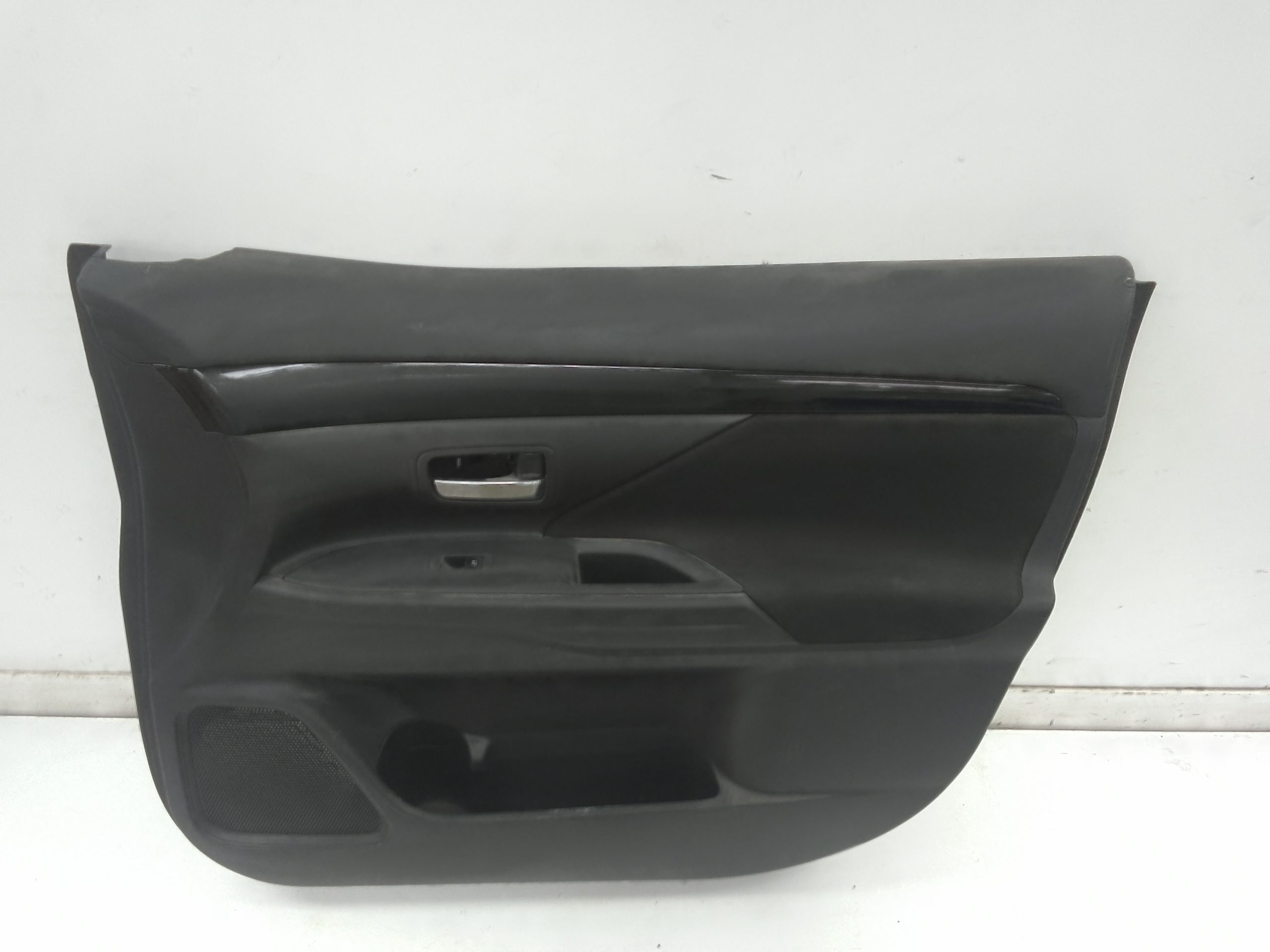 Moldura puerta  delantera derecha mitsubishi outlander (gf0/gg0)(2012->)