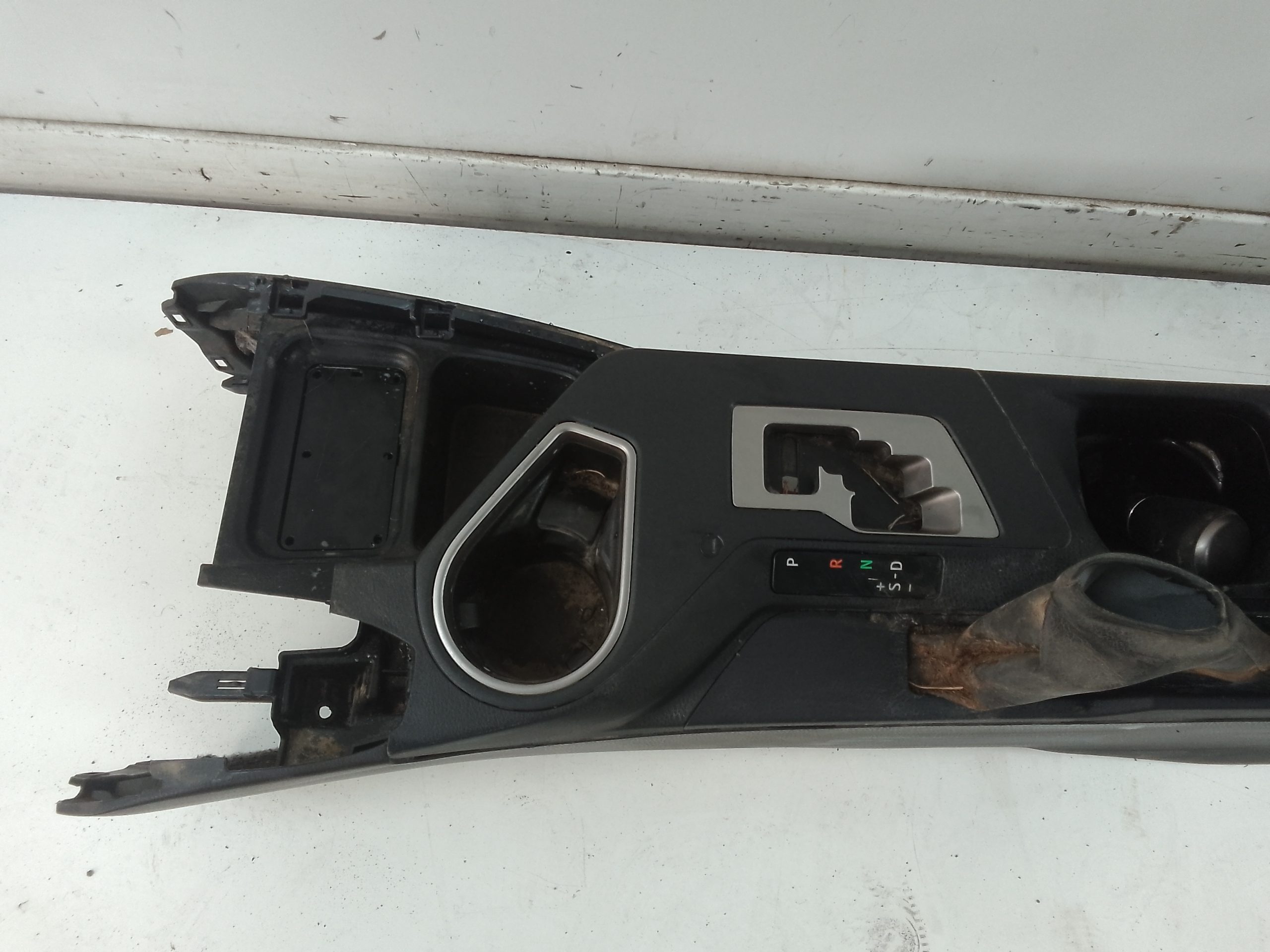 Consola central toyota rav4 (a4)(2013->)