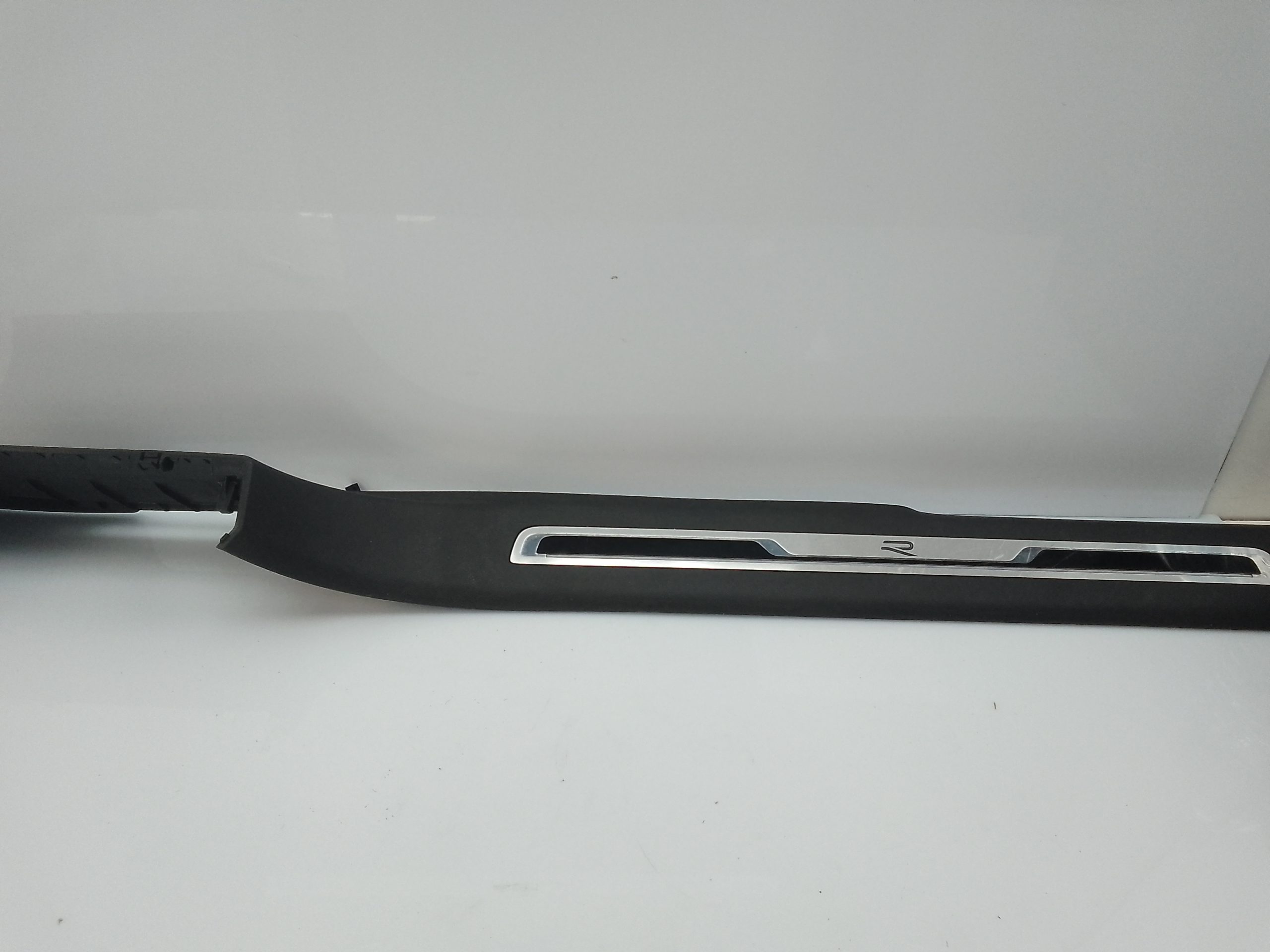 Moldura bajo puerta volkswagen tiguan (ax1)(07.2020->)