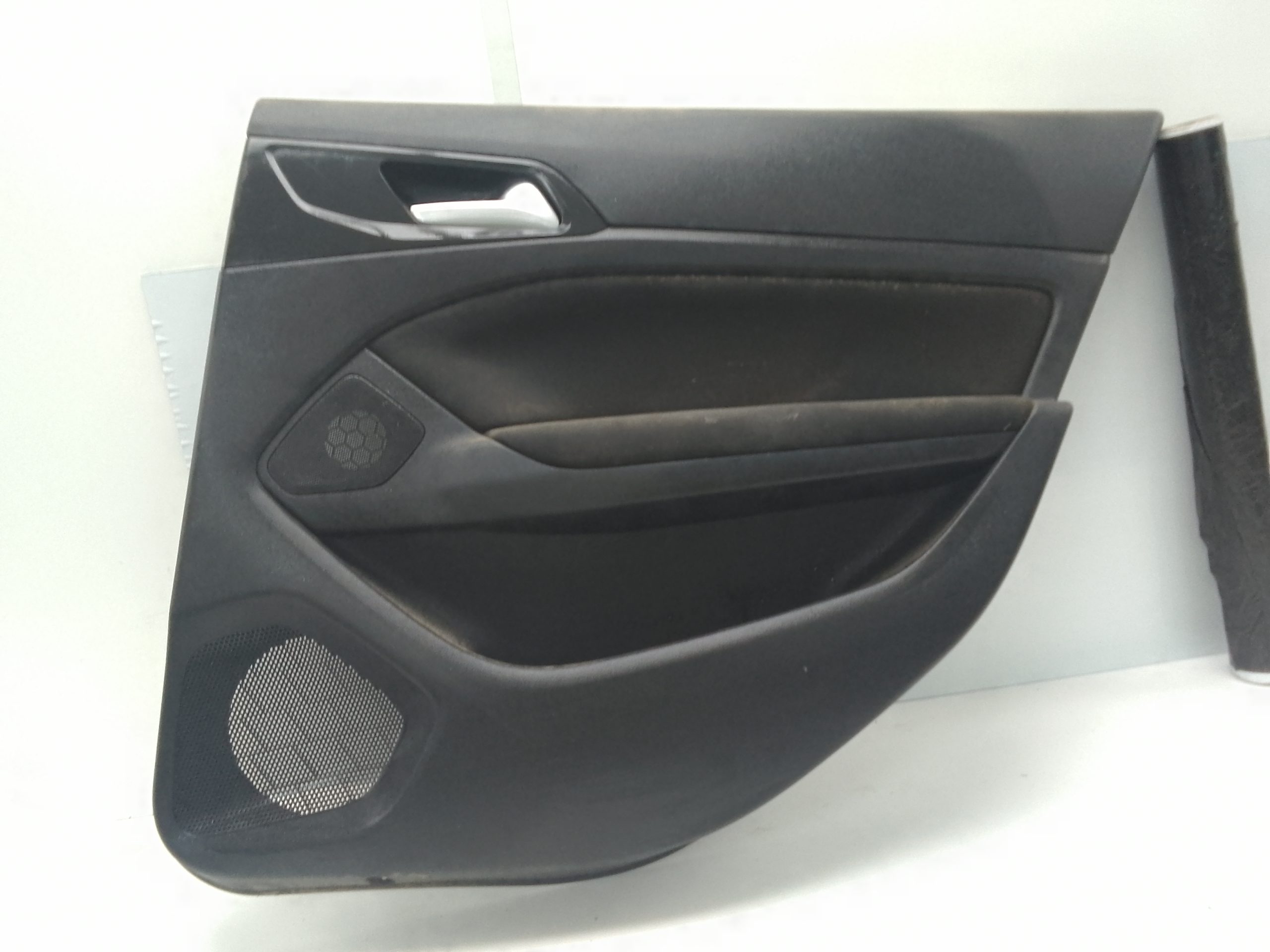 Guarnecido puerta trasera derecha peugeot 308 (2013->)