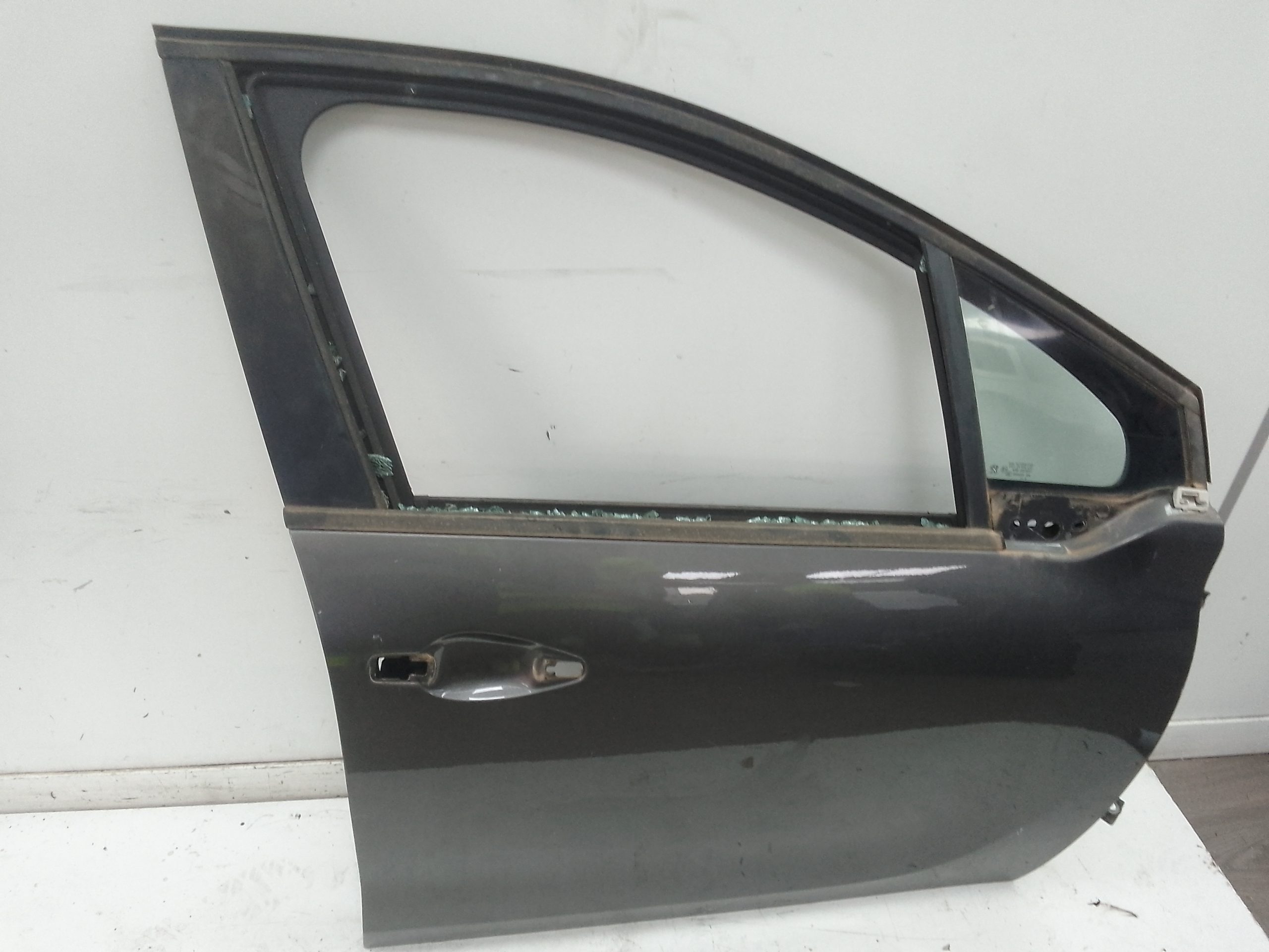 Puerta delantera derecha peugeot 208 (01.2012->)