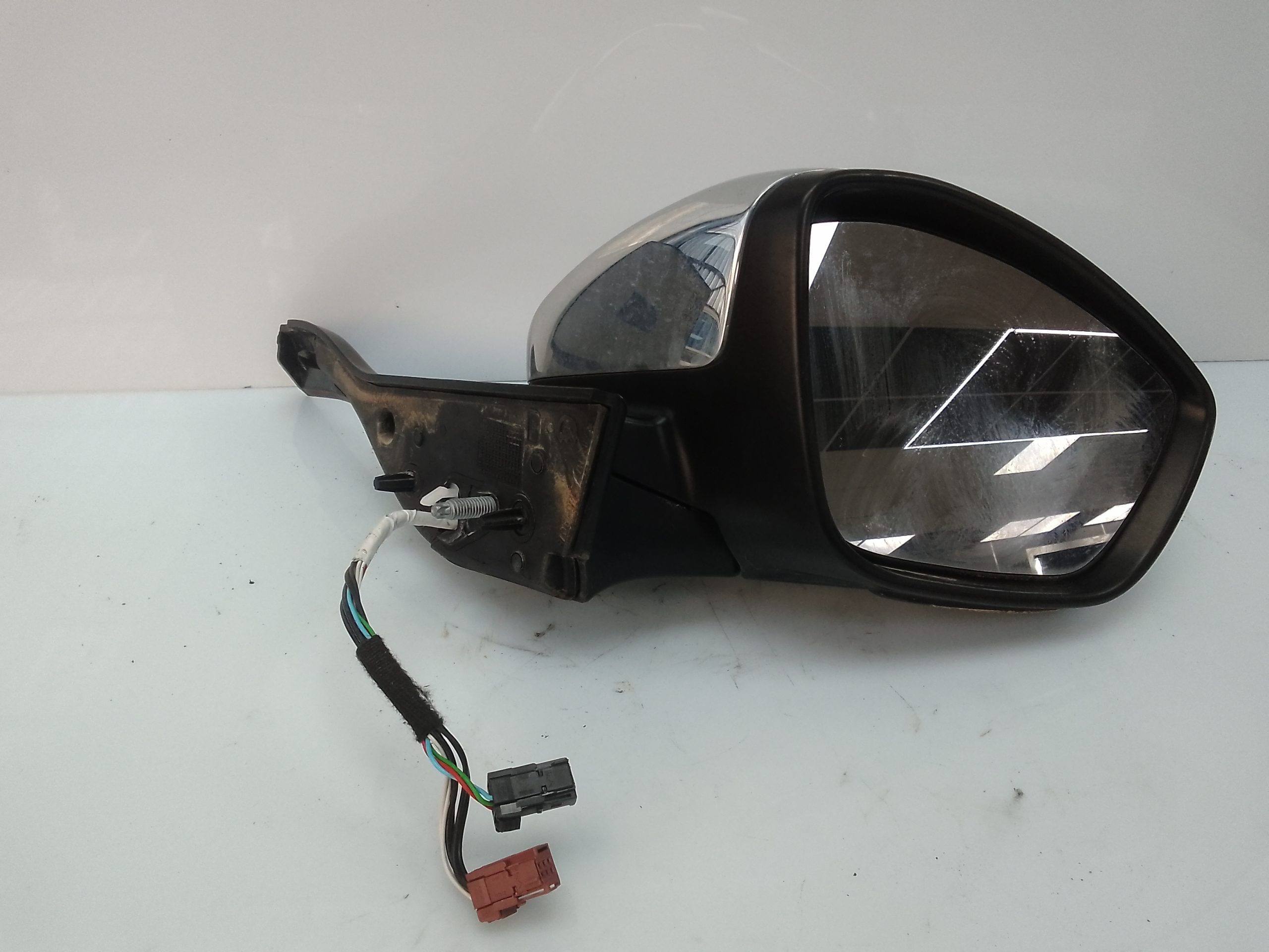 Retrovisor derecho peugeot 208 (01.2012->)