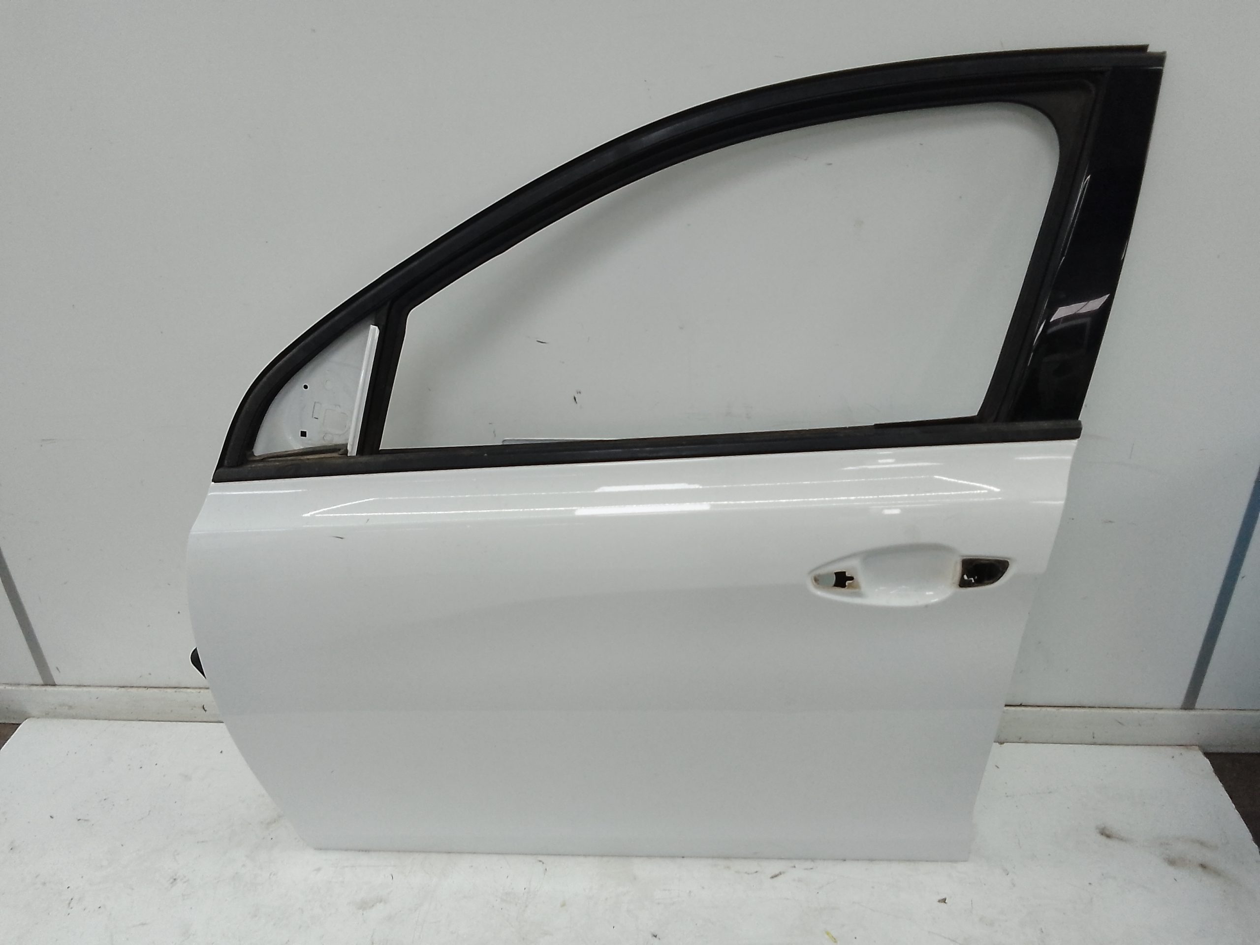 Puerta delantera izquierda peugeot 308 (2013->)