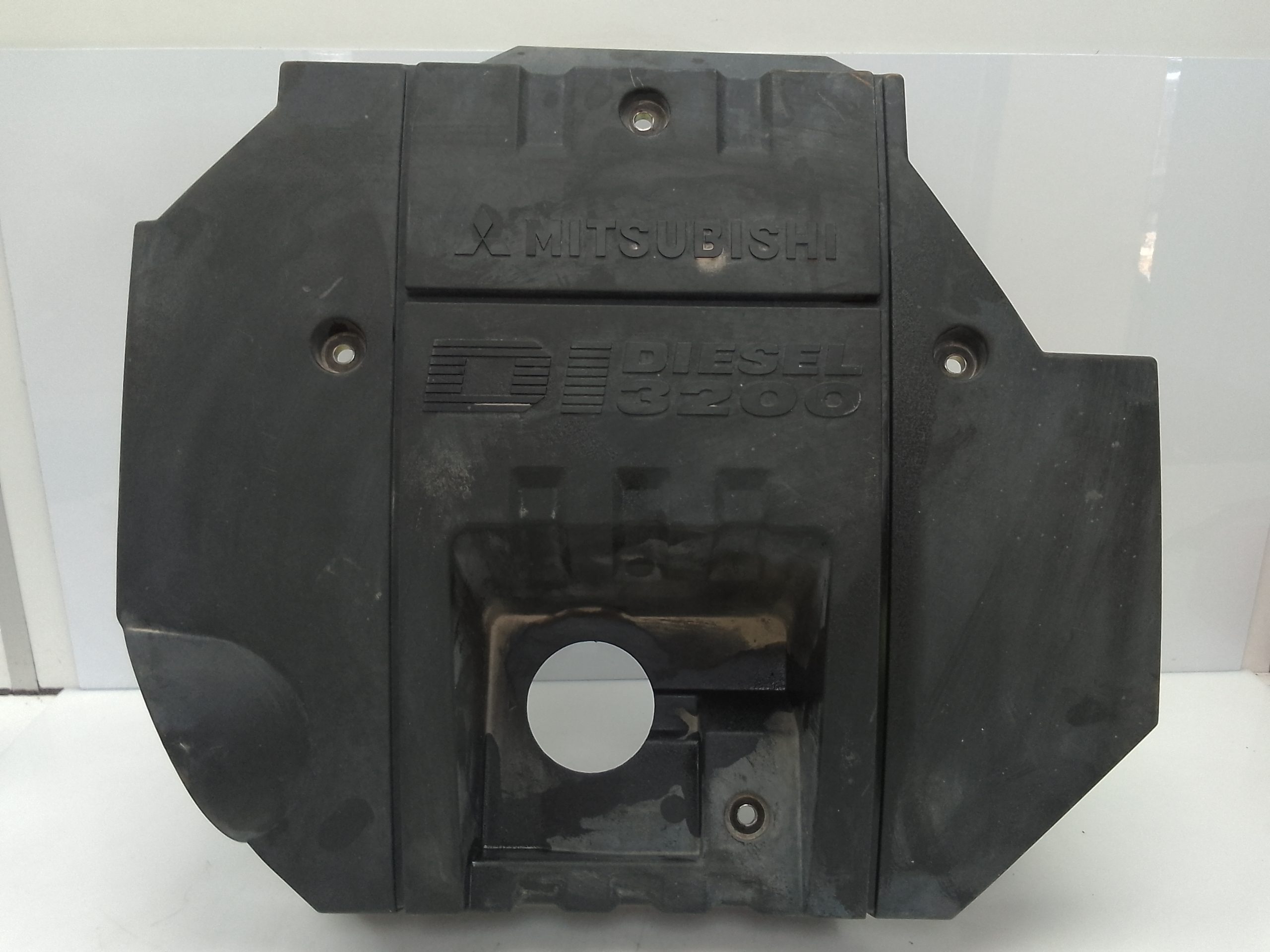 Tapa motor mitsubishi montero (v60/v70)(2000->)