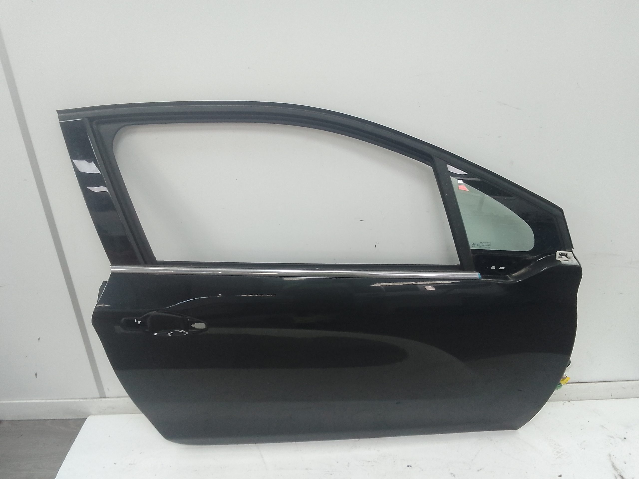 Puerta delantera derecha peugeot 208 (01.2012->)