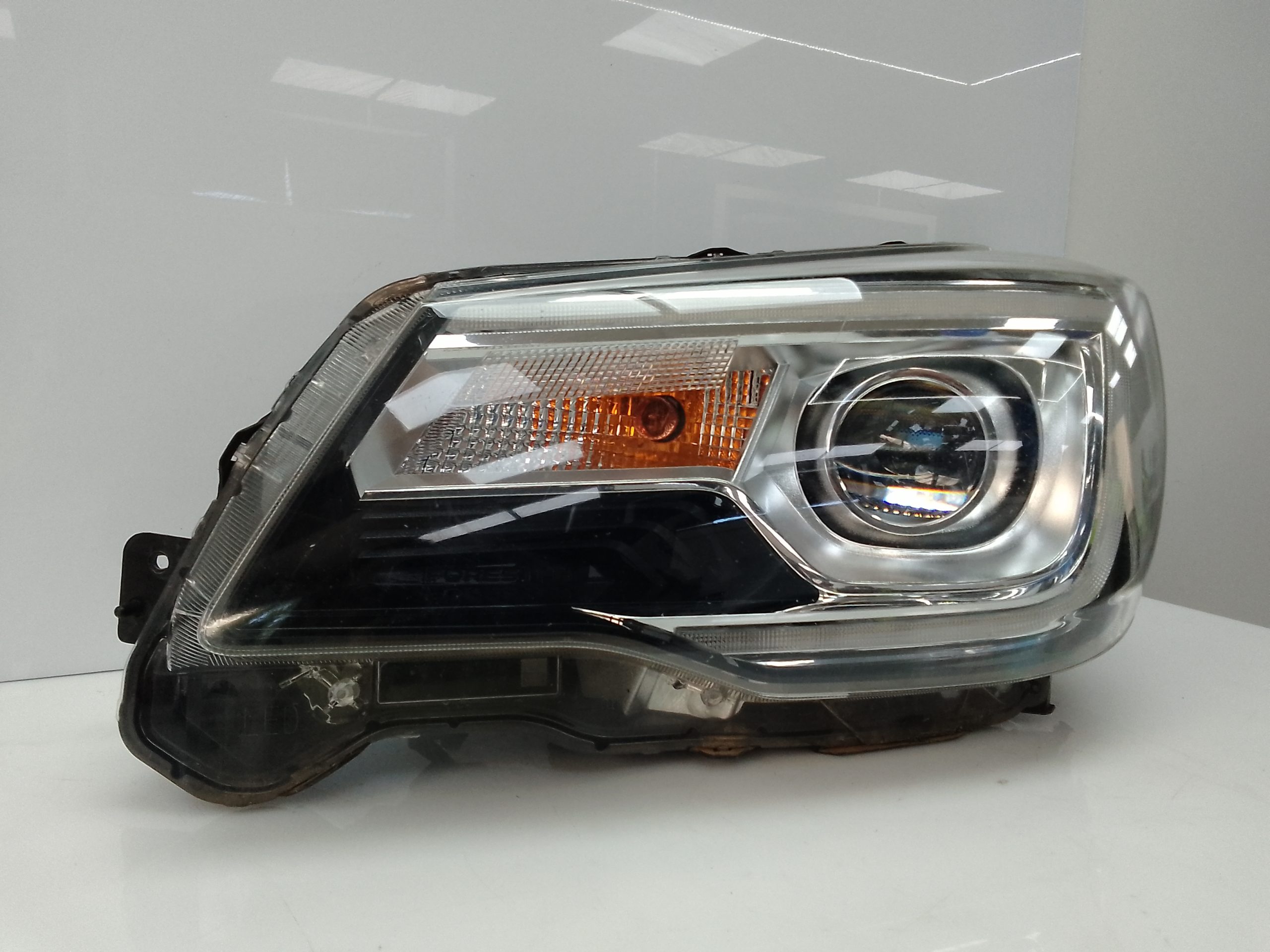 Faro izquierdo subaru forester (s13/sj)(2013->)