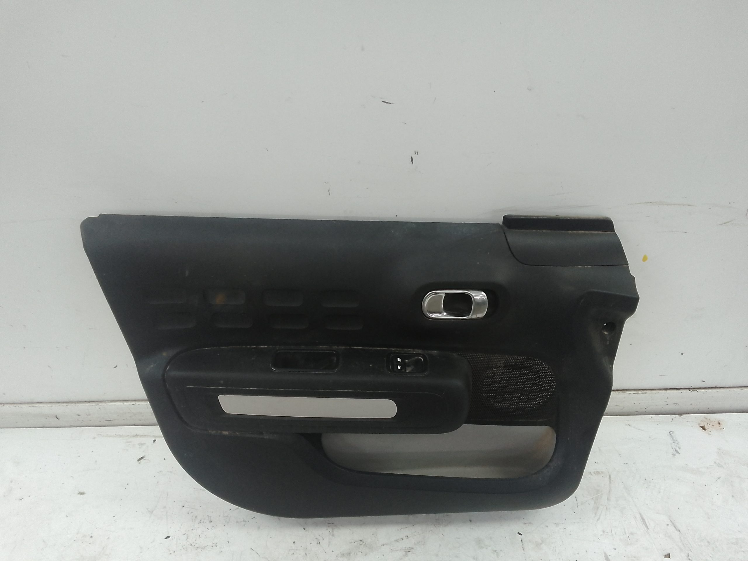 Guarnecido puerta delantera derecha citroen c3 (08.2016->)