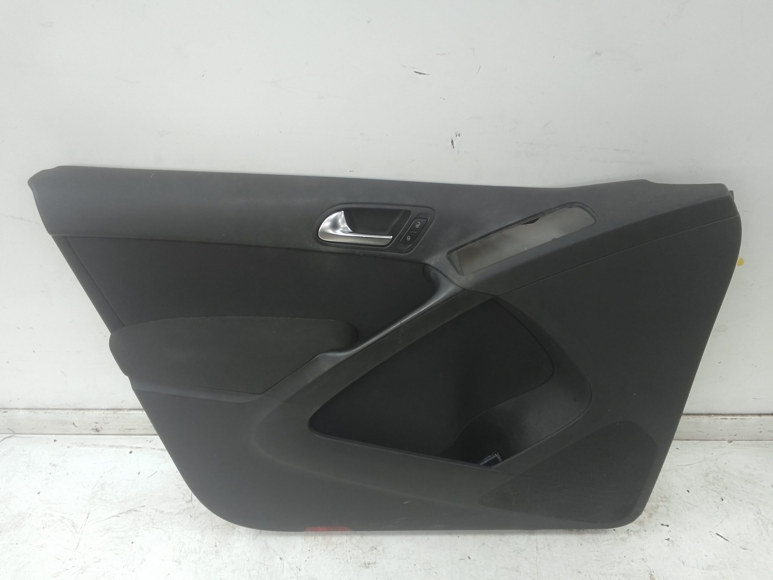 Guarnecido puerta delantera izquierda volkswagen tiguan (5n1)(11.2007->)