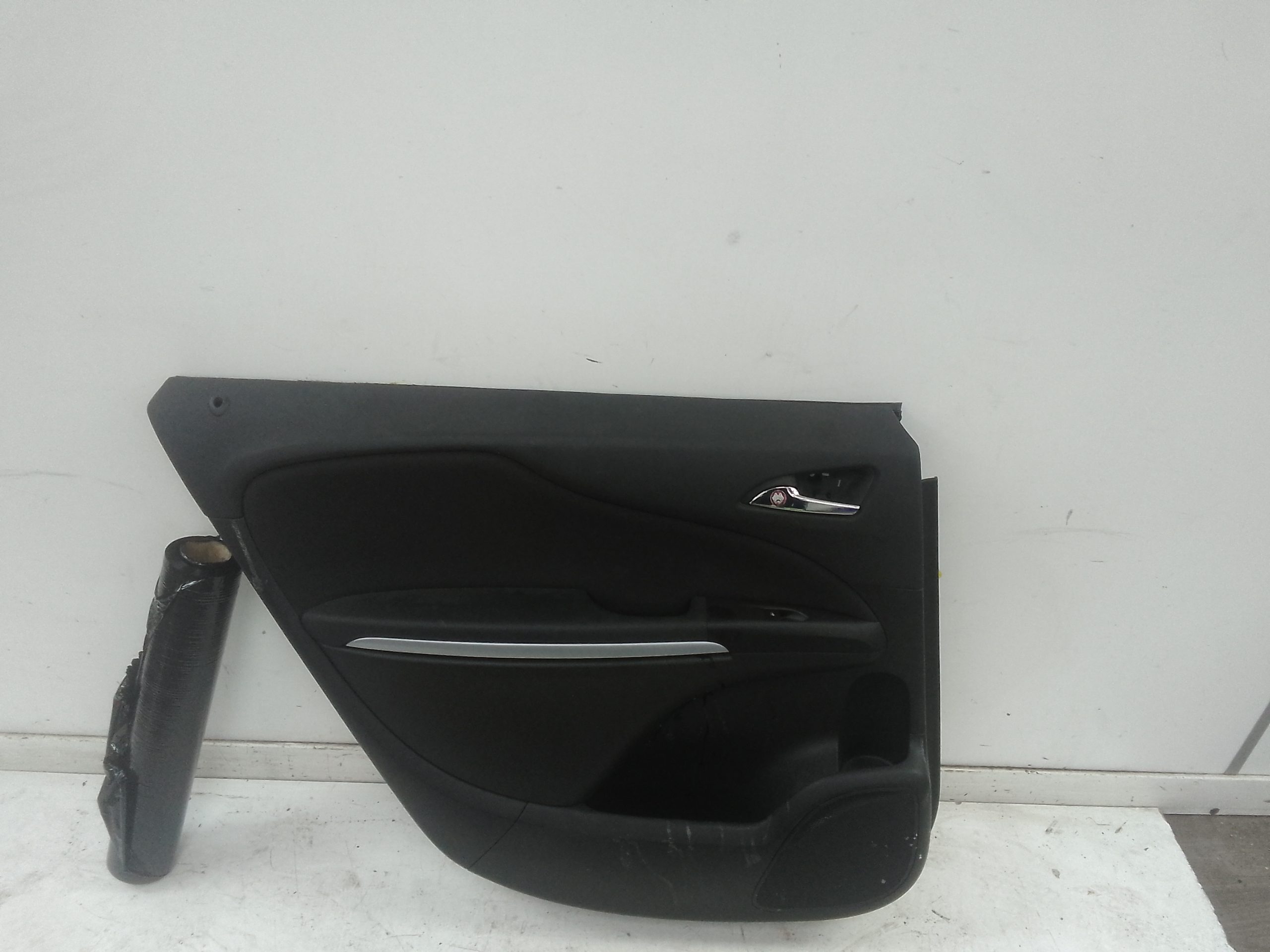 Guarnecido puerta trasera izquierda opel zafira c tourer (09.2011->)