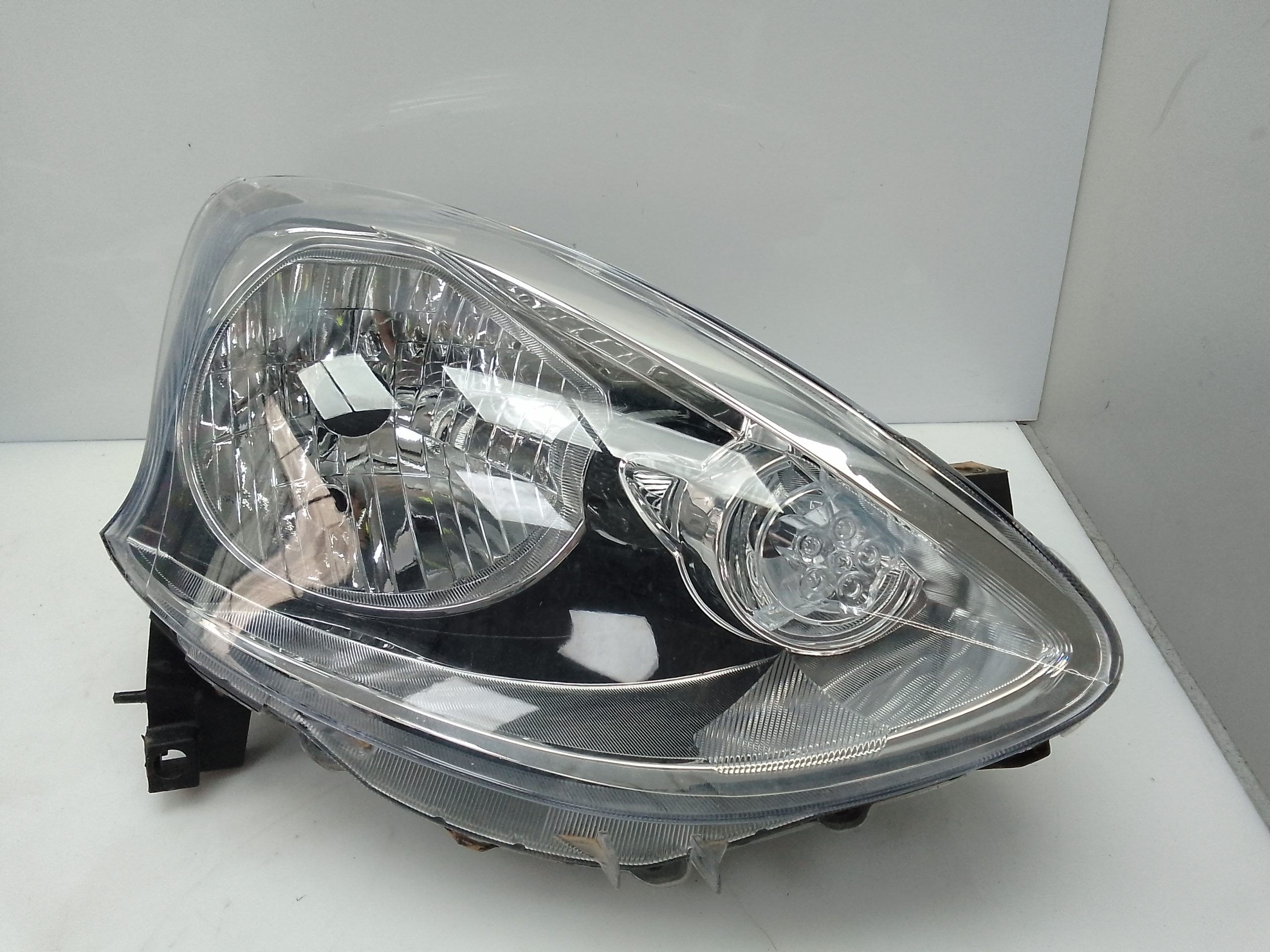 Faro derecho nissan micra iv (k13k/kk)(07.2010->)