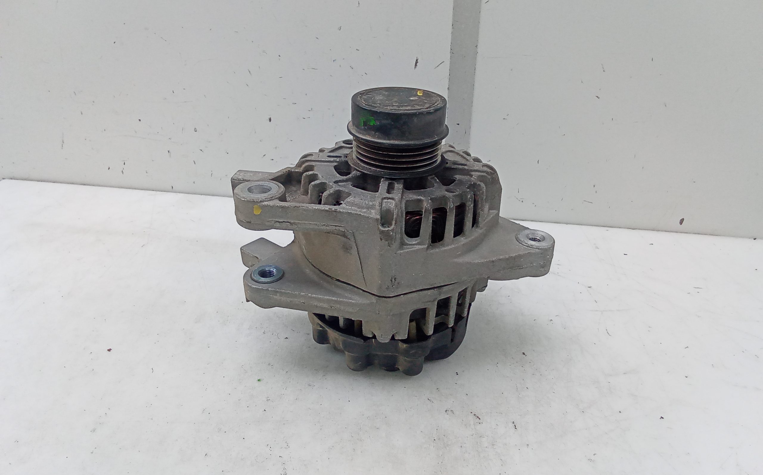 Alternador toyota yaris (p13)(2014->)