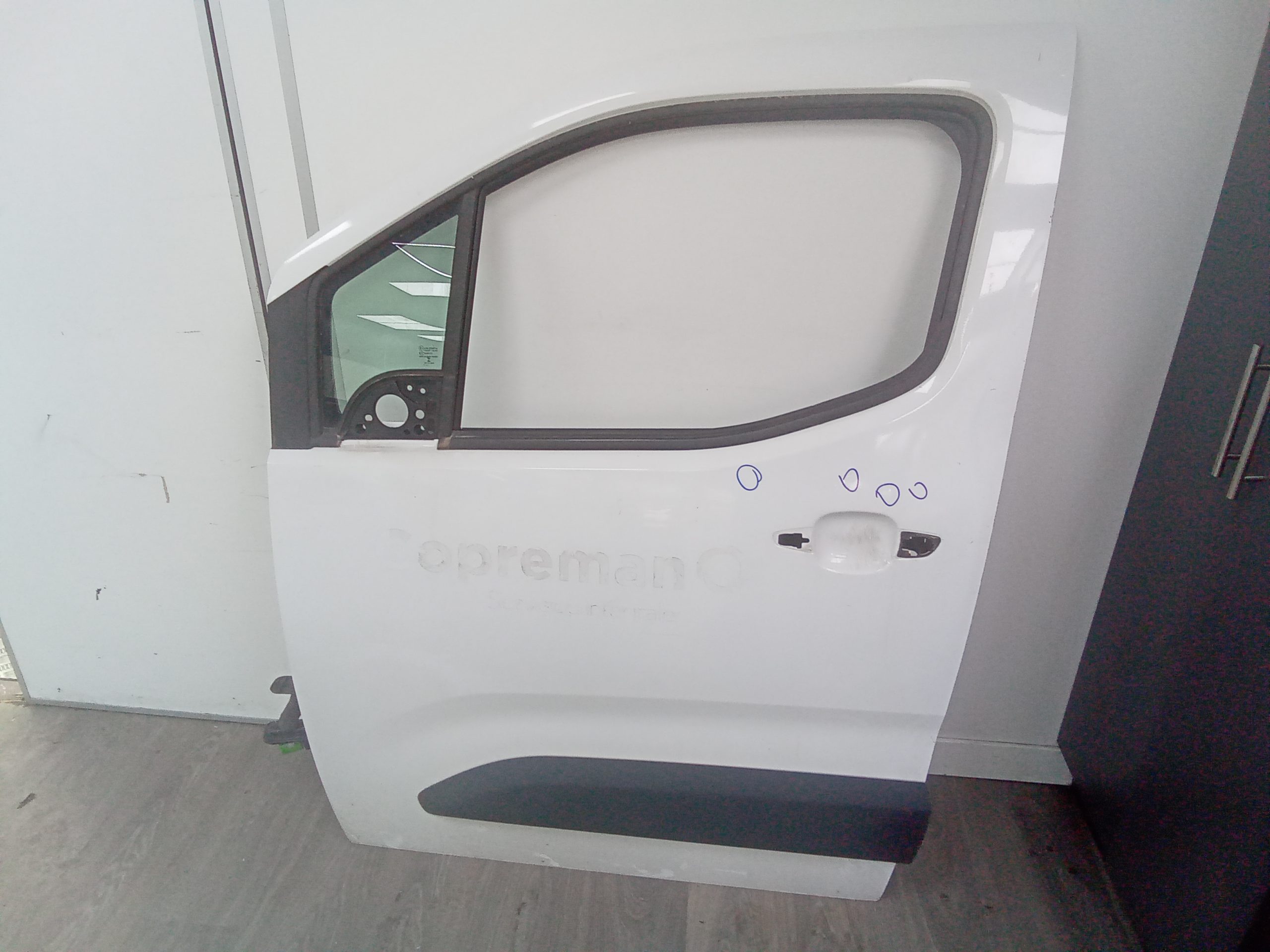 Puerta delantera izquierda opel combo life e (2018->)