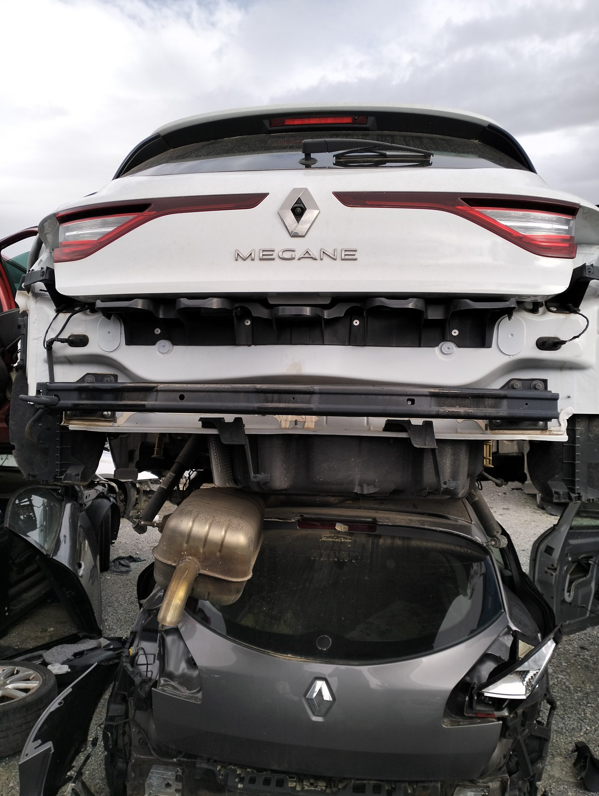 Traviesa trasera renault megane iv berlina 5p (12.2015->)