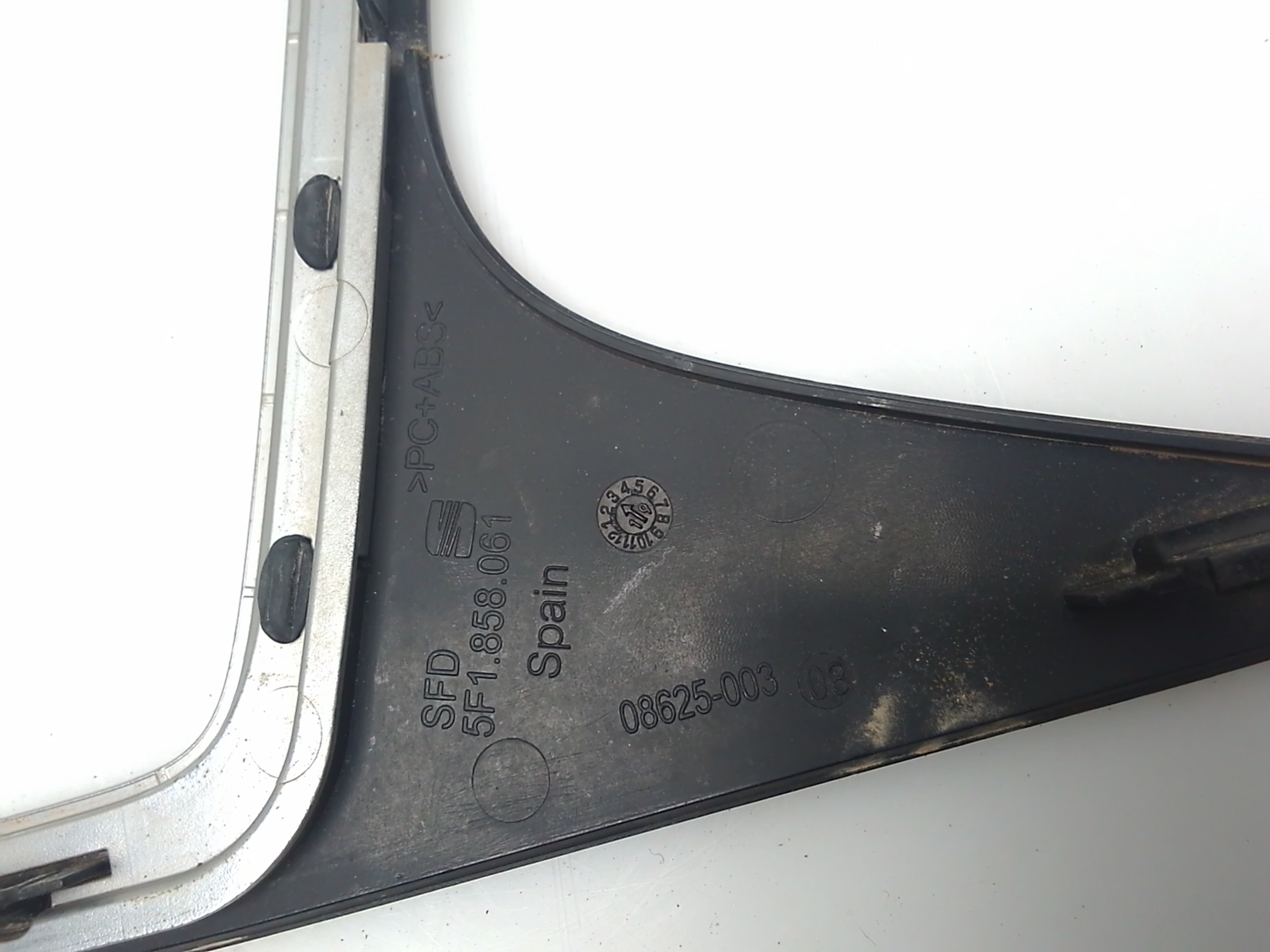 Moldura / consola radio seat leon (5f1)(09.2012->)