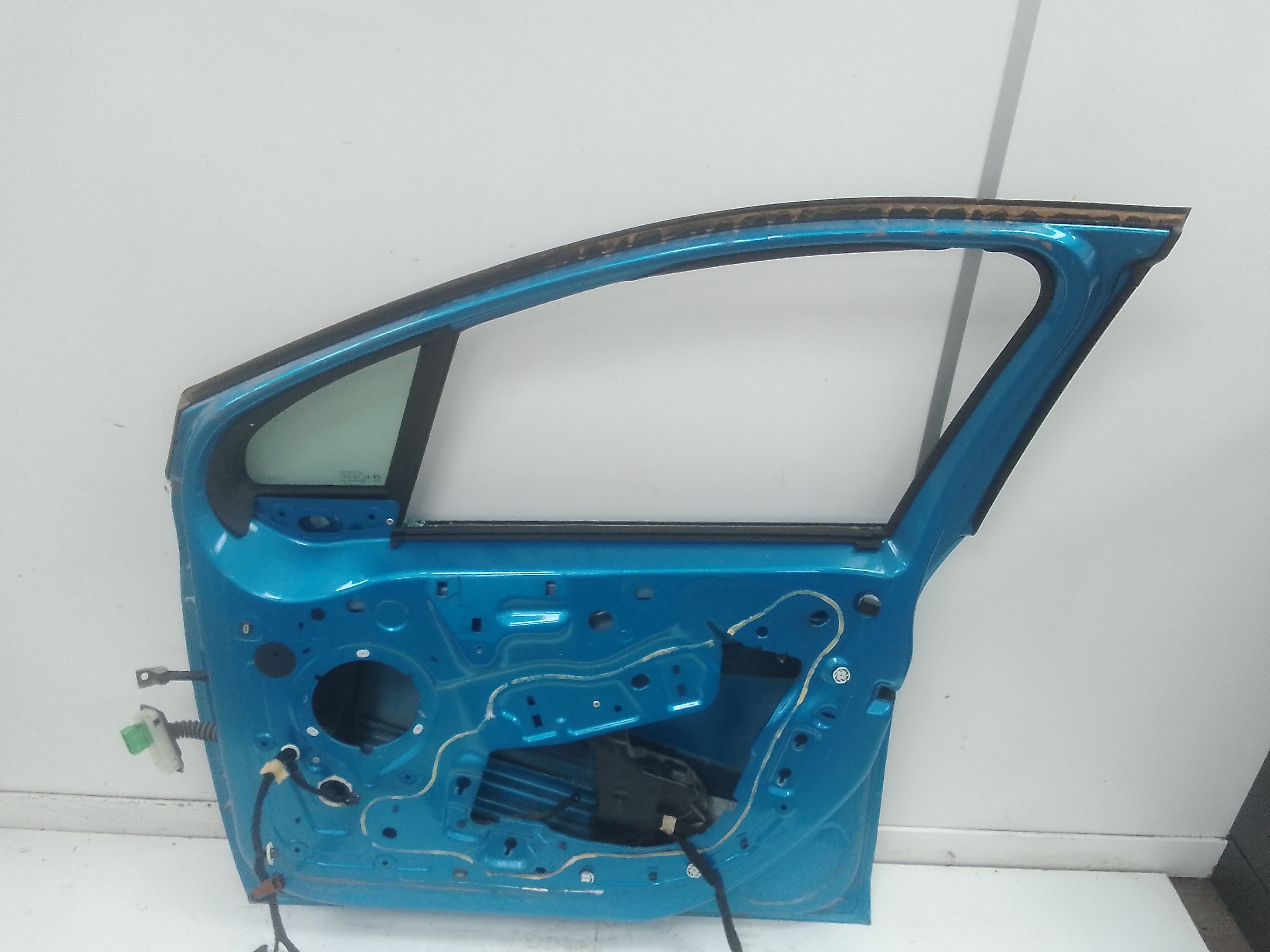 Puerta delantera derecha peugeot 208 (01.2012->)