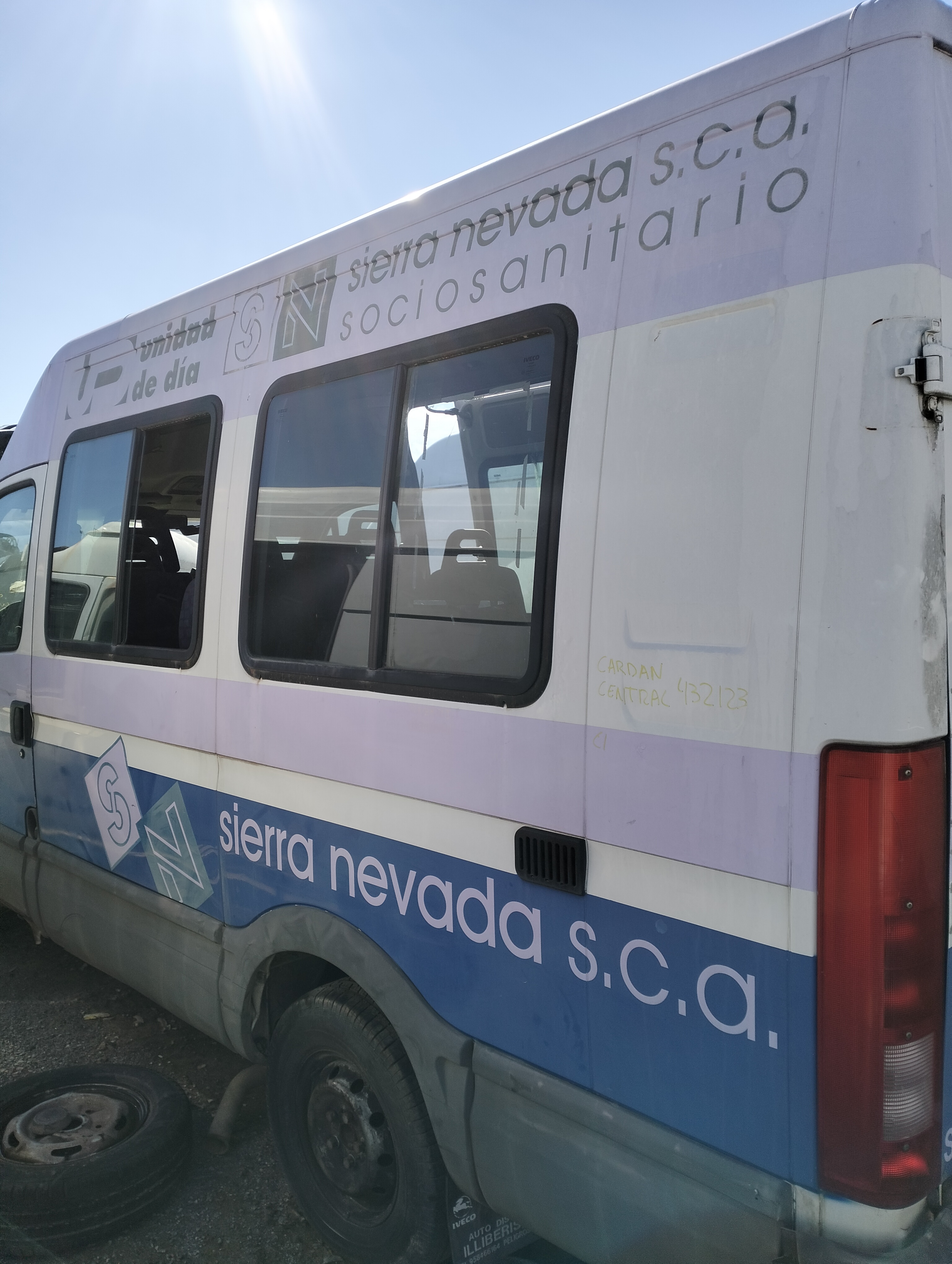 Luna trasera izquierda iveco daily i autobús