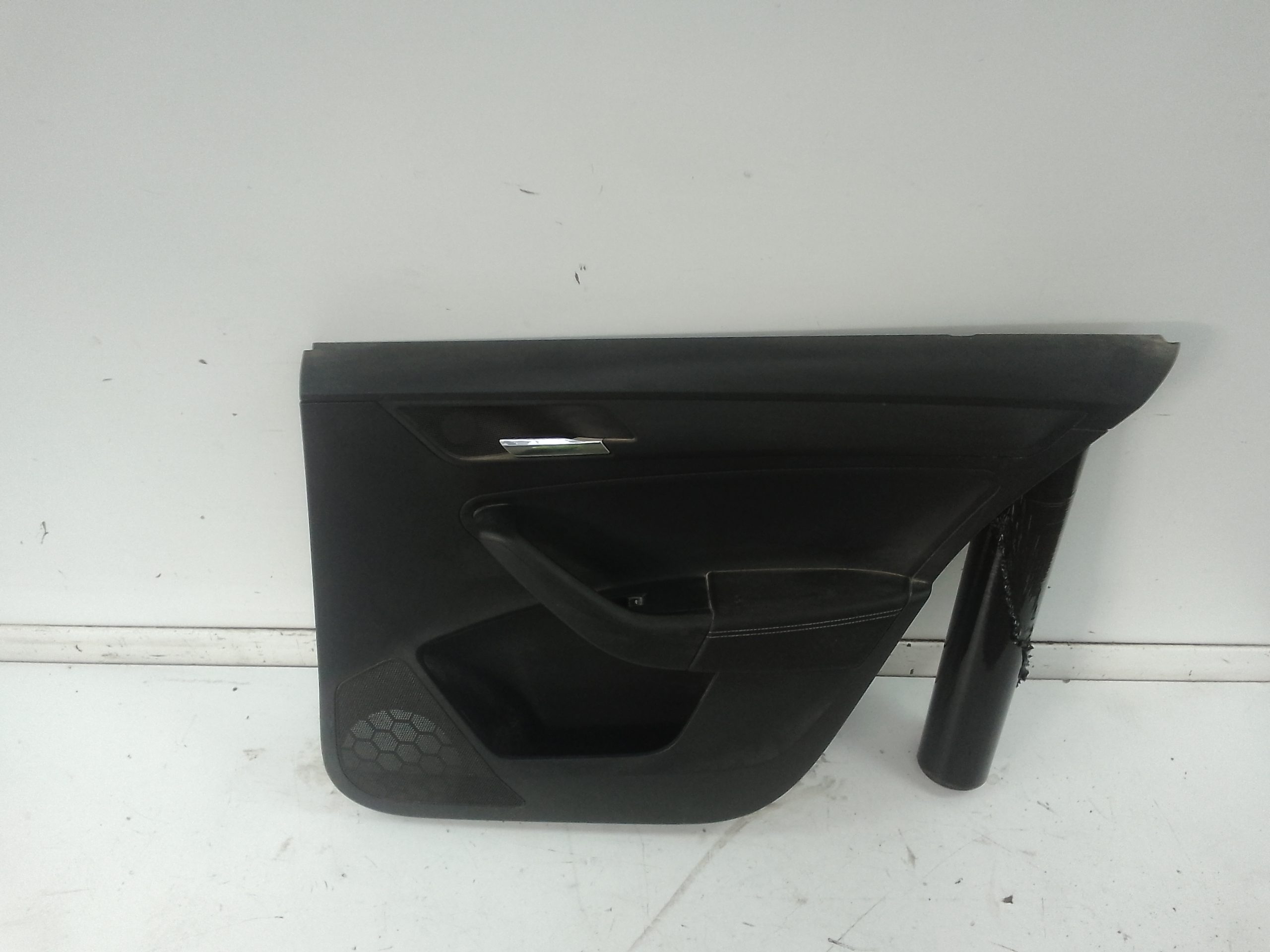 Guarnecido puerta trasera derecha seat toledo (kg3)(07.2012->)