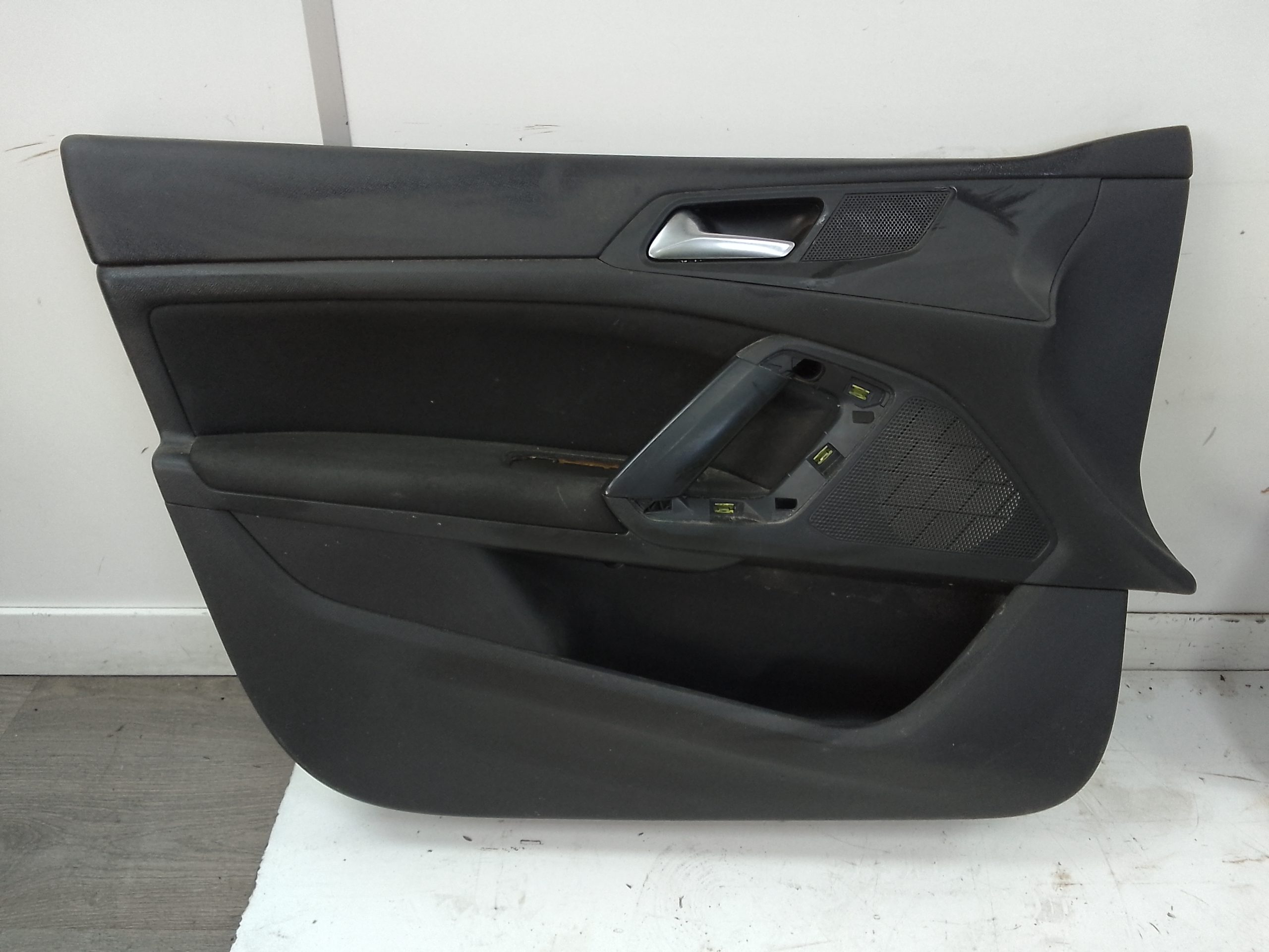 Guarnecido puerta delantera izquierda peugeot 308 (2013->)