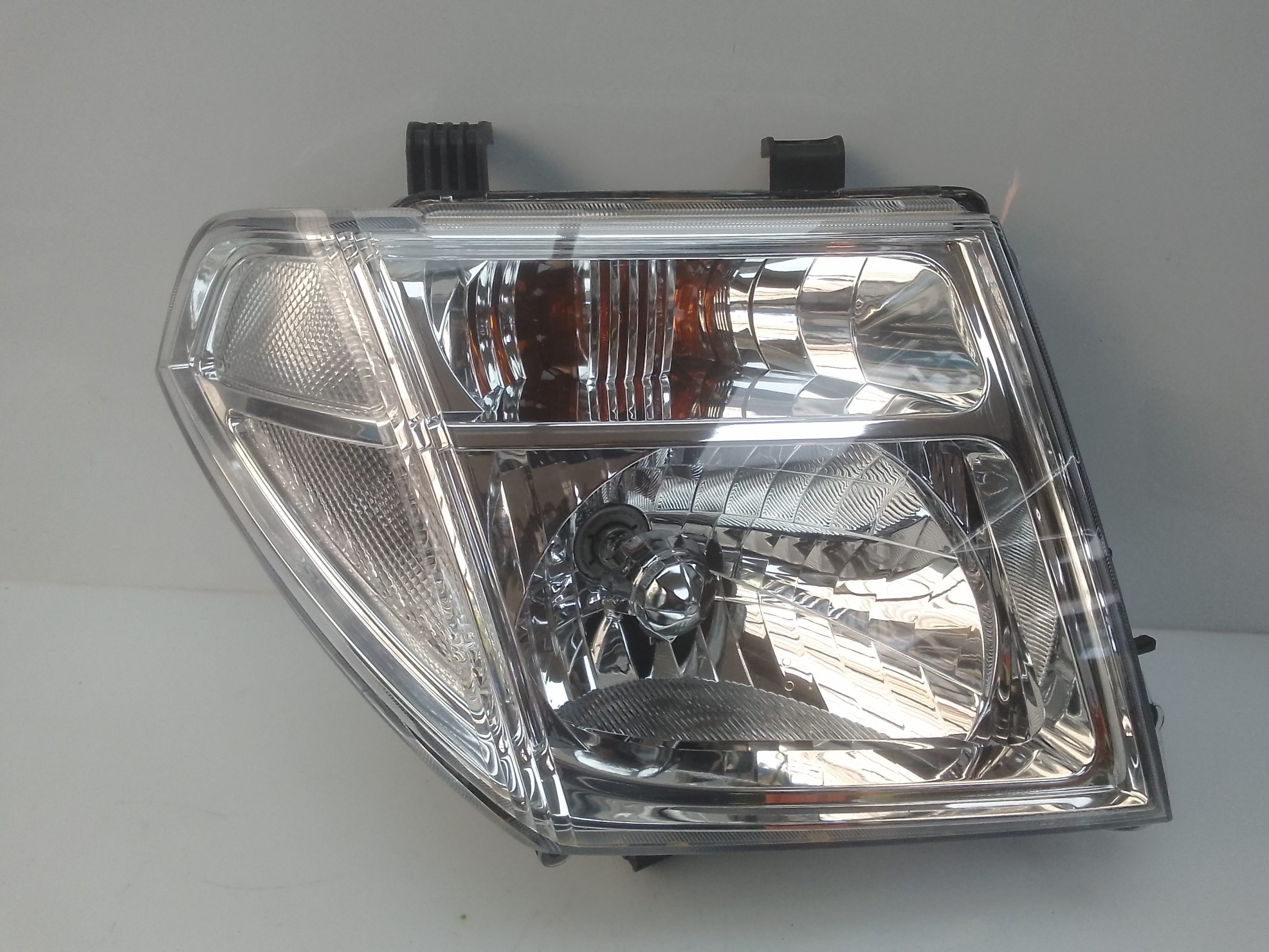 Faro izquierdo nissan navara pickup (d40m)(05.2005->)