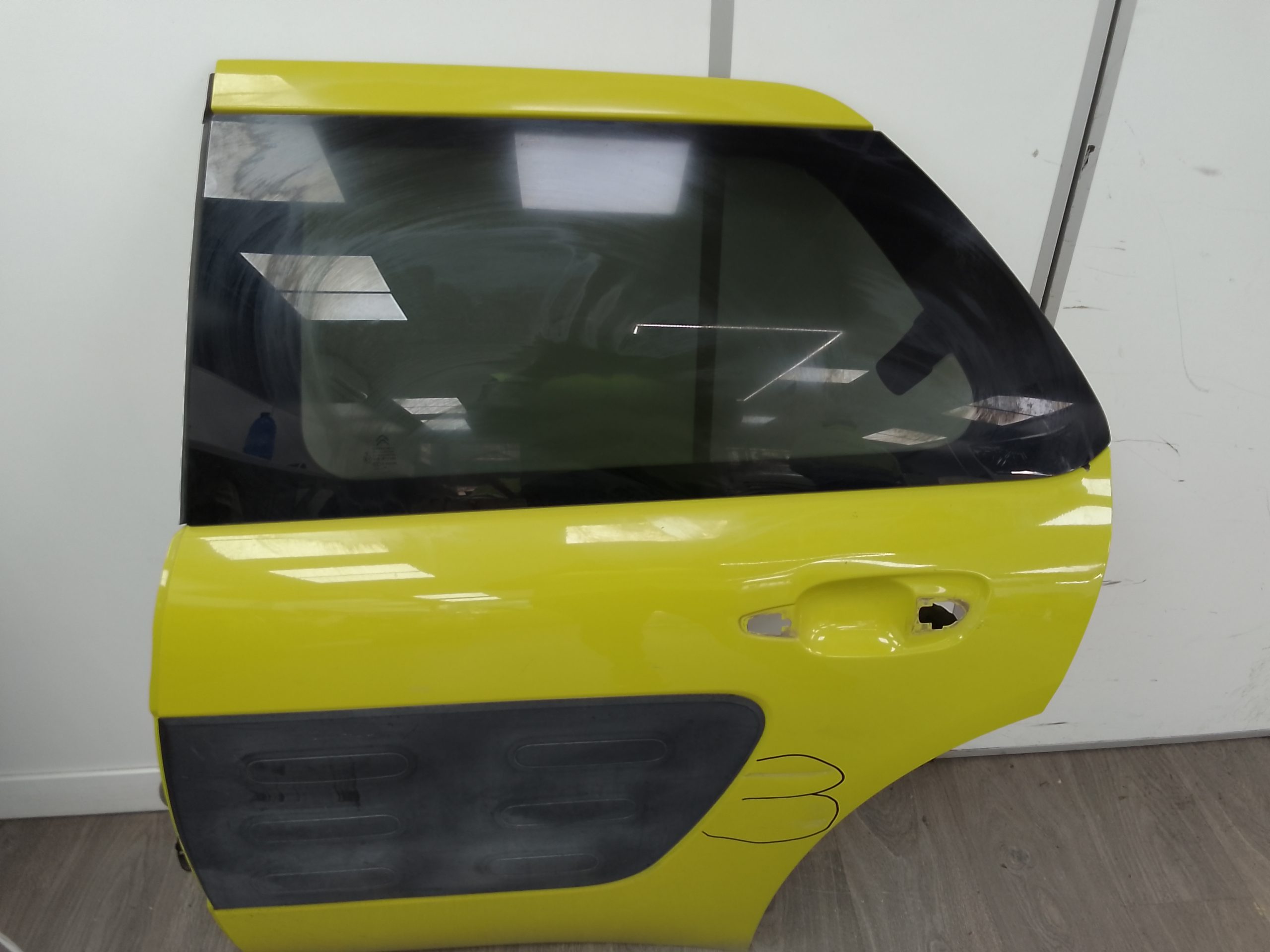 Puerta trasera izquierda citroen c4 cactus (2014->)