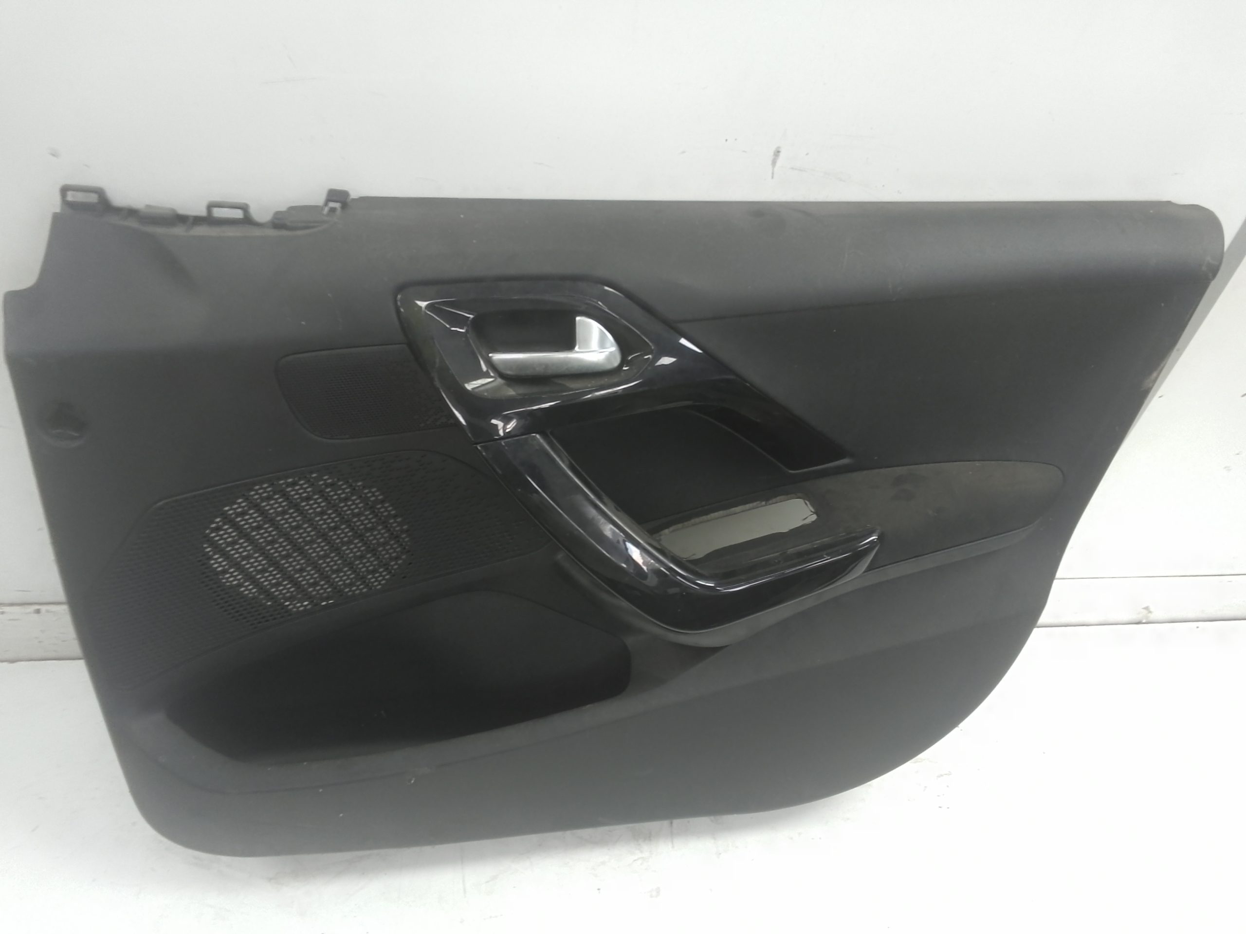 Guarnecido puerta delantera derecha peugeot 208 (01.2012->)